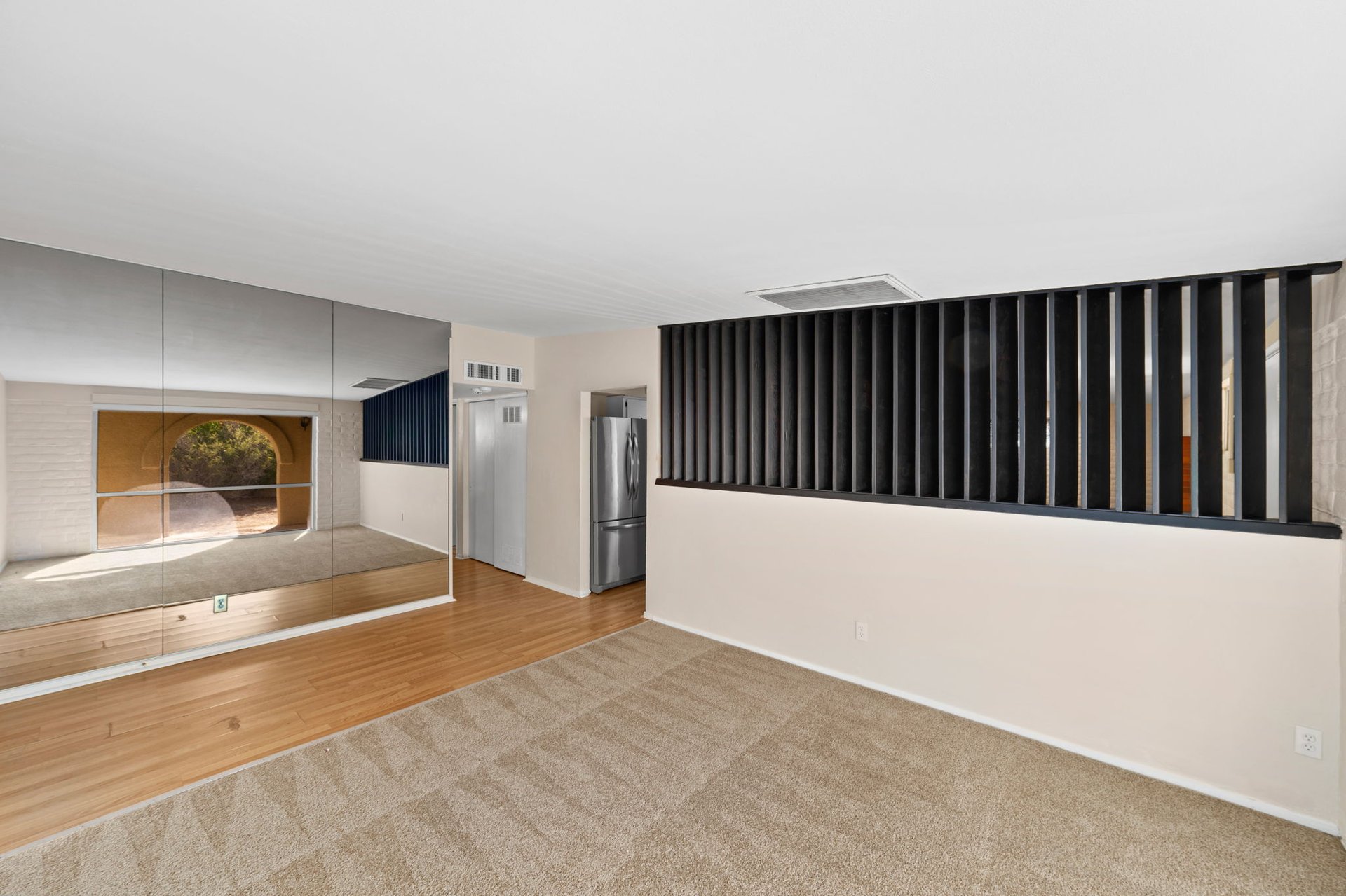 2540 S Marianne
