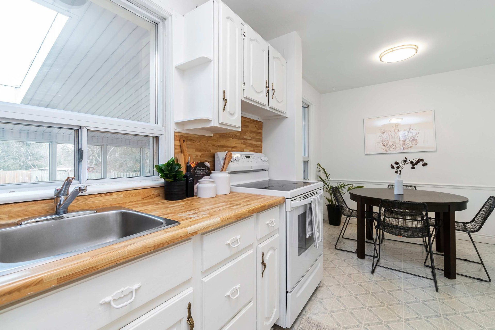 1577 Kenmuir Avenue