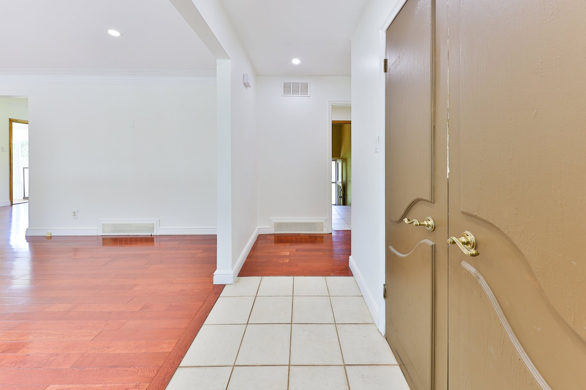 425 Plains Road W, Burlington