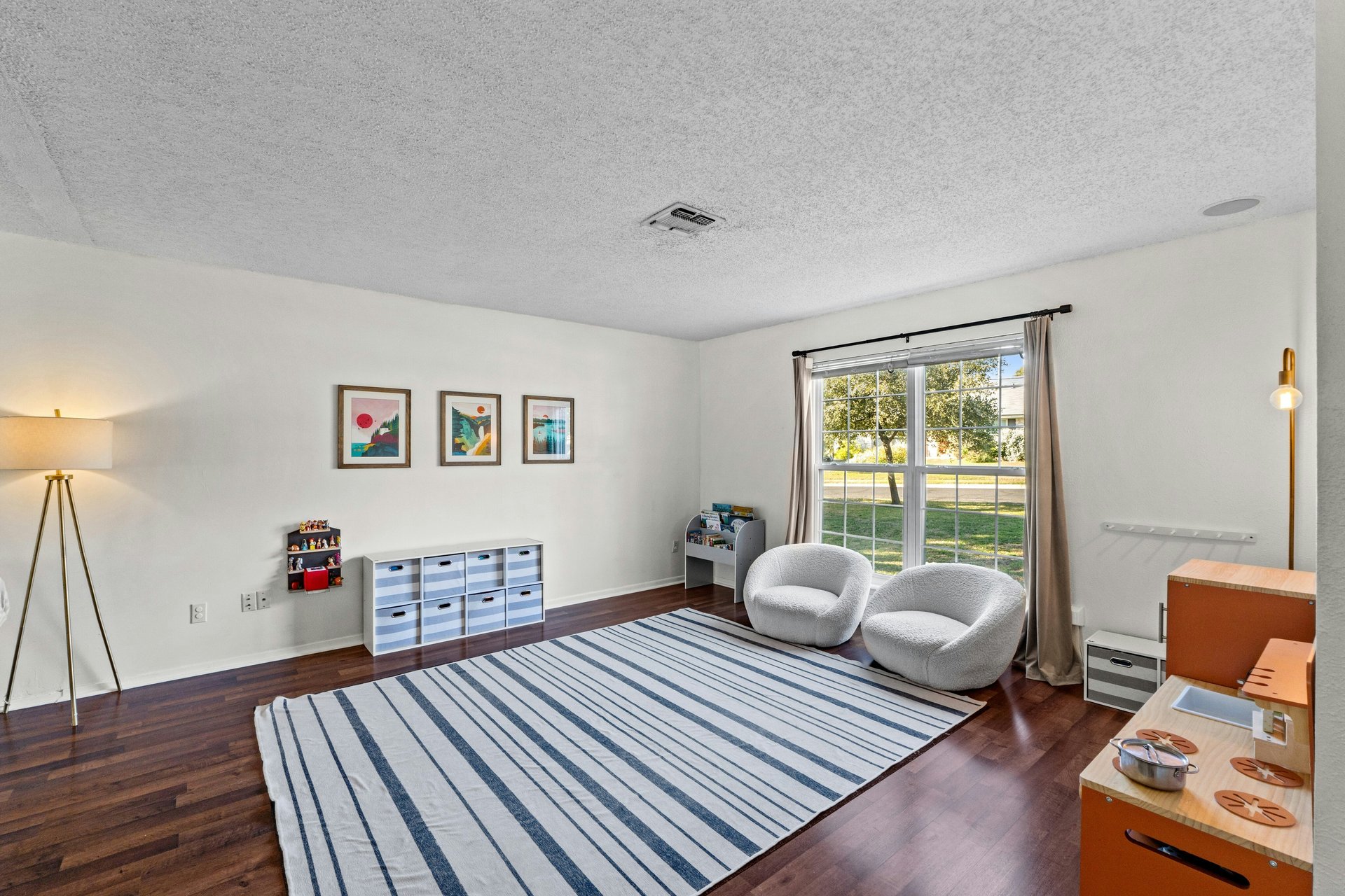 Enchanting Gracywoods Retreat with Pool, Multiple Living Spaces, and Near Domain & Q2 Stadium!