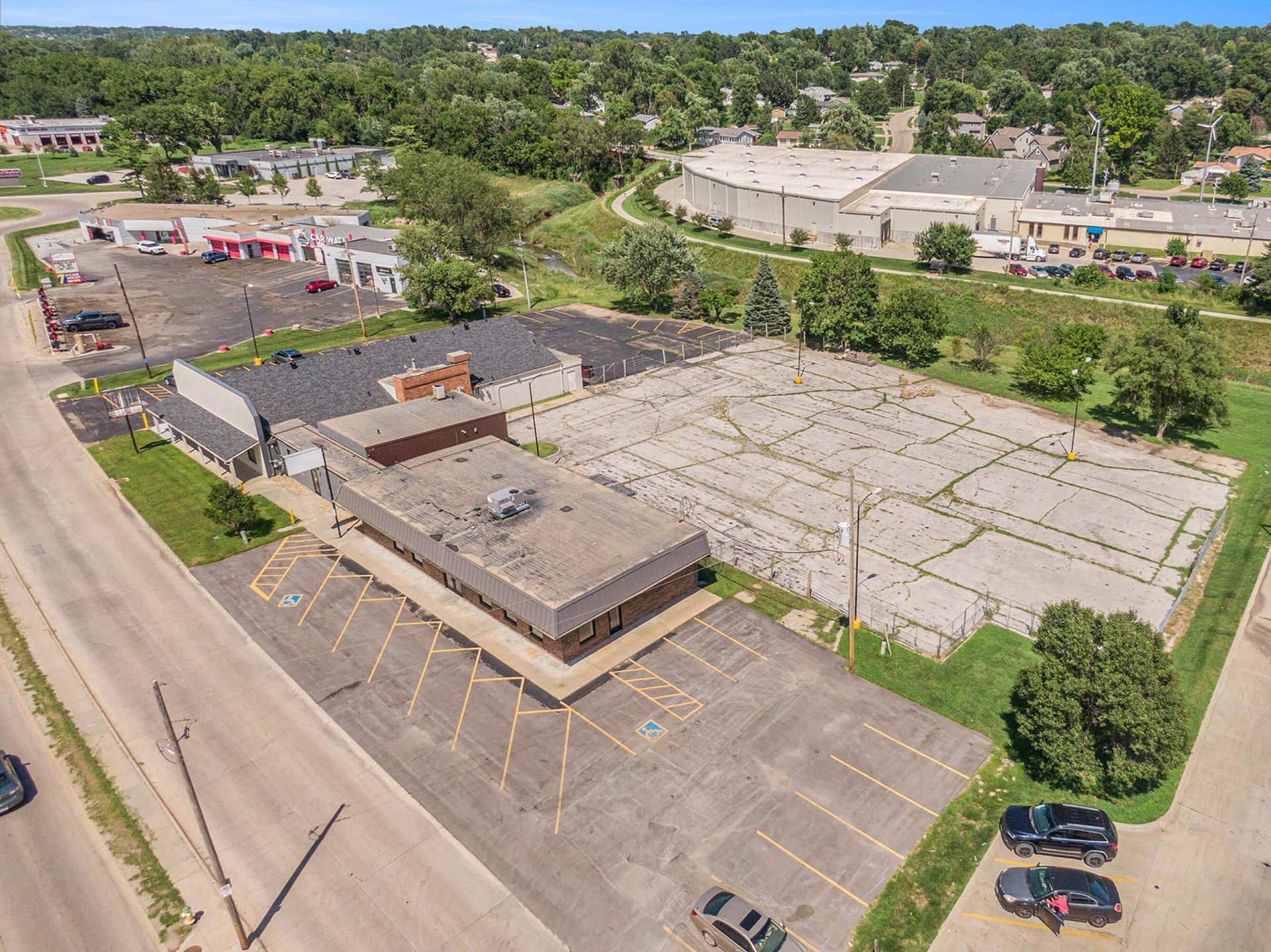 3525 N 90th