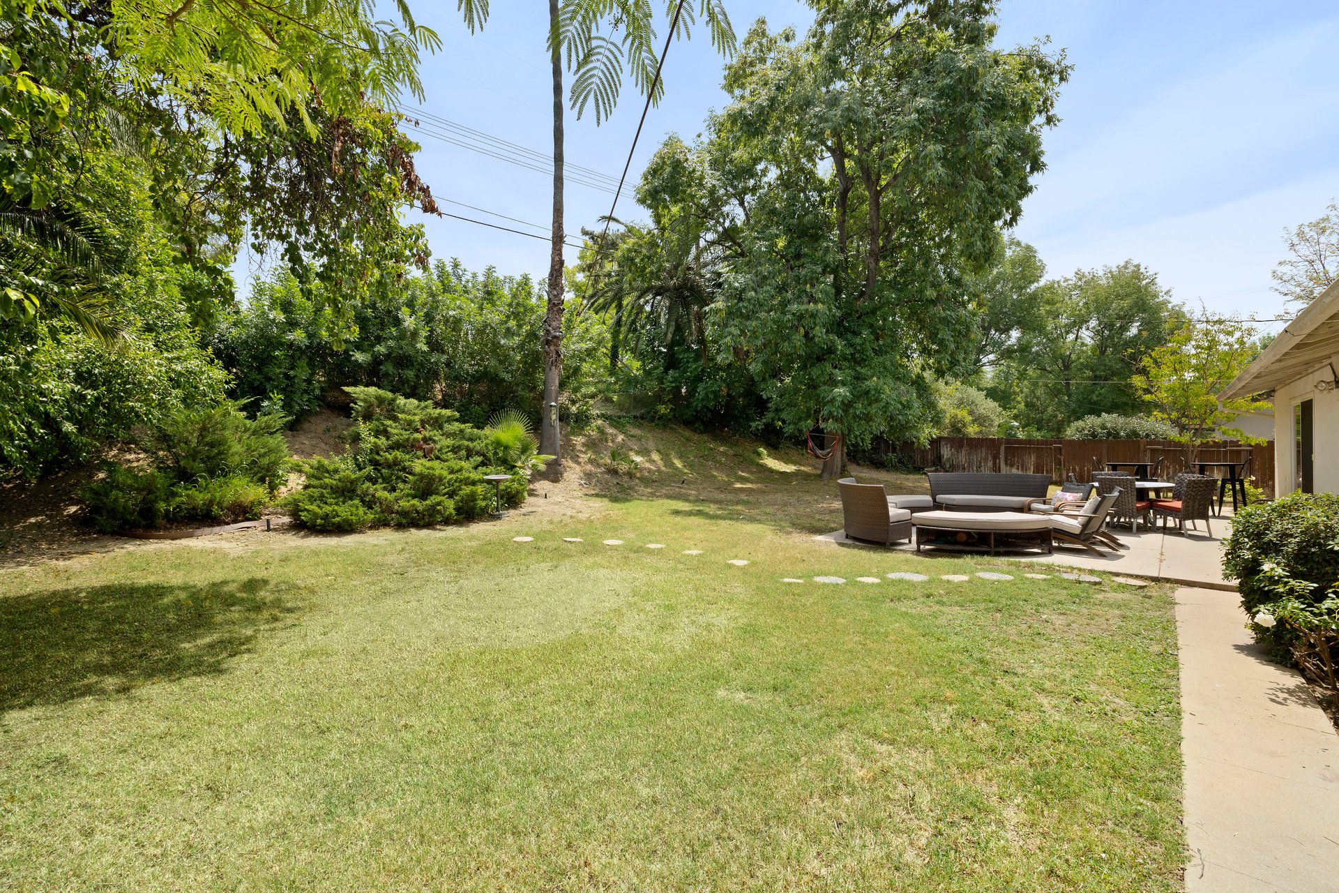 8326 Fable Ave, West Hills 