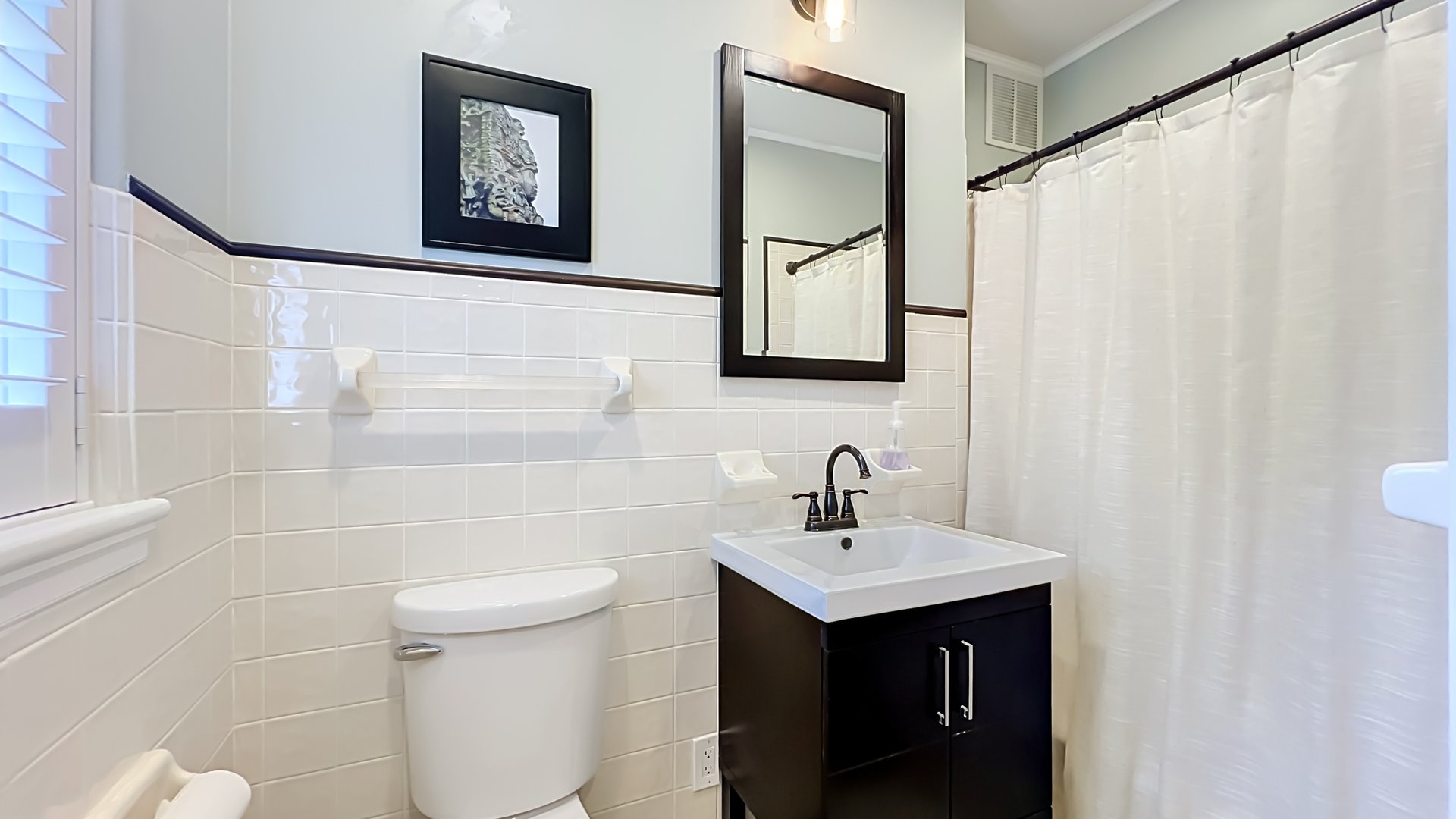 Three-Bedroom Two-Bathroom Bungalow in Orlando's Beverly Shores