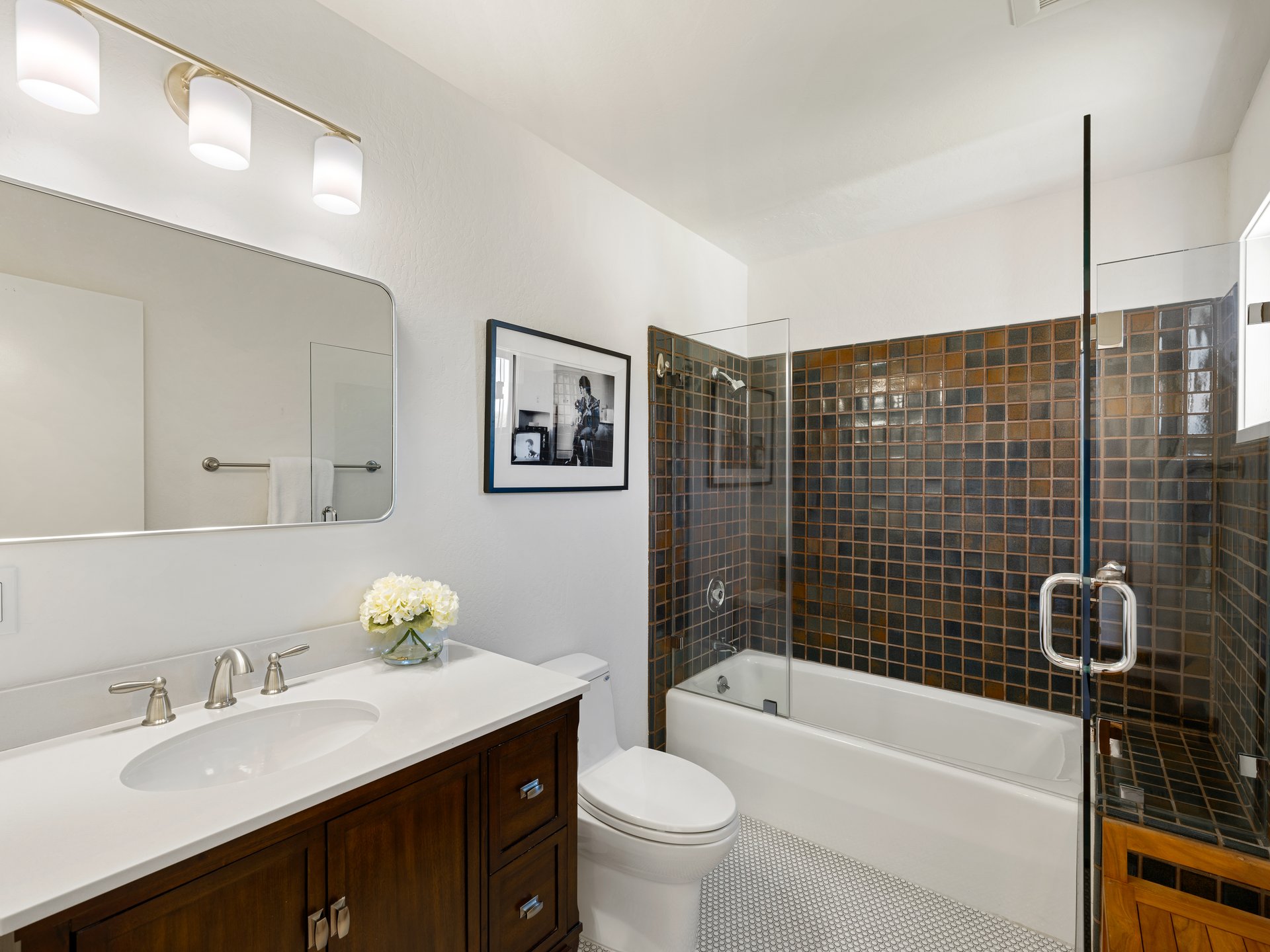Stylish and Chic Mount Tiburon Retreat 