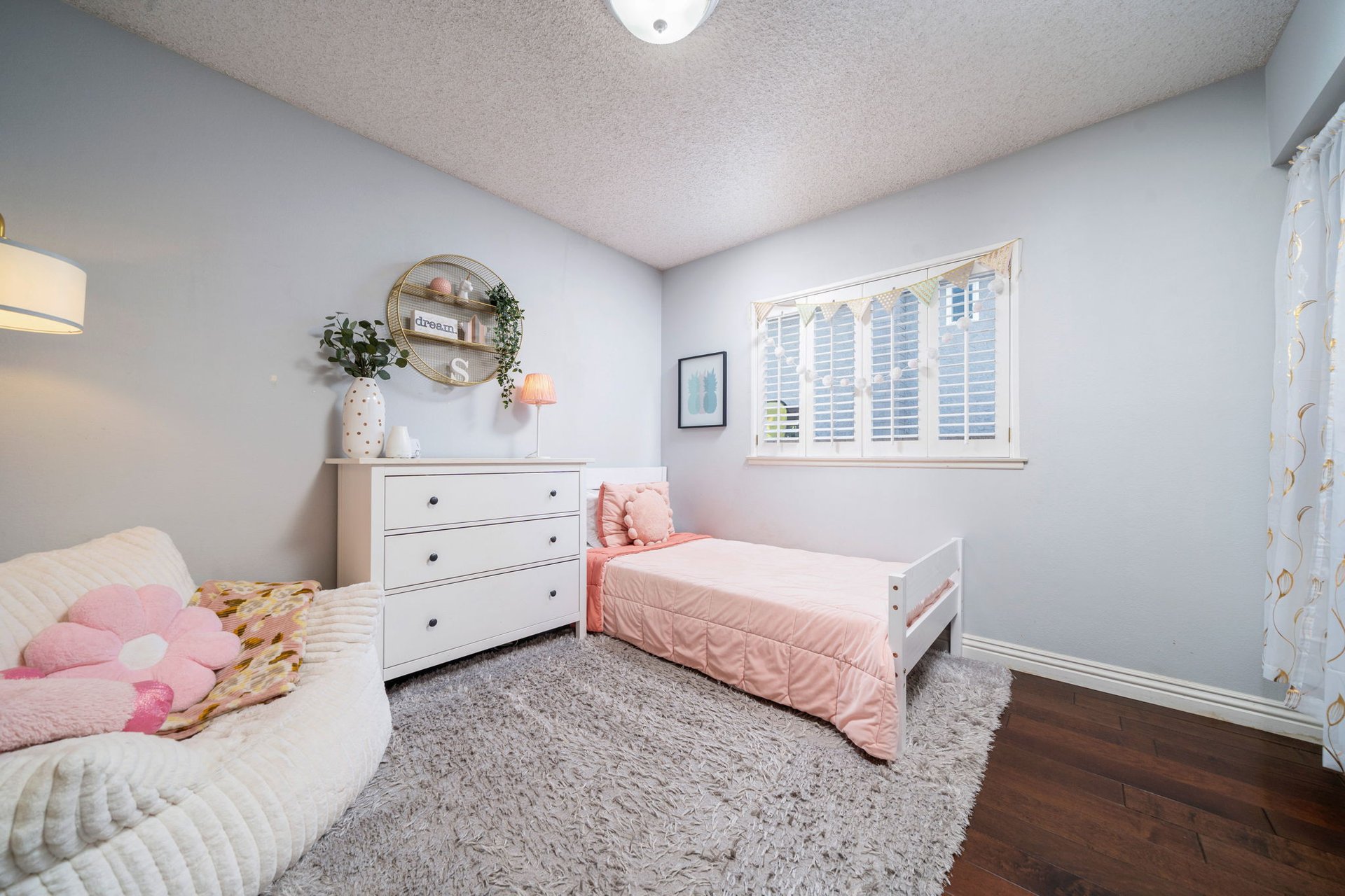 5022 N Burnaby