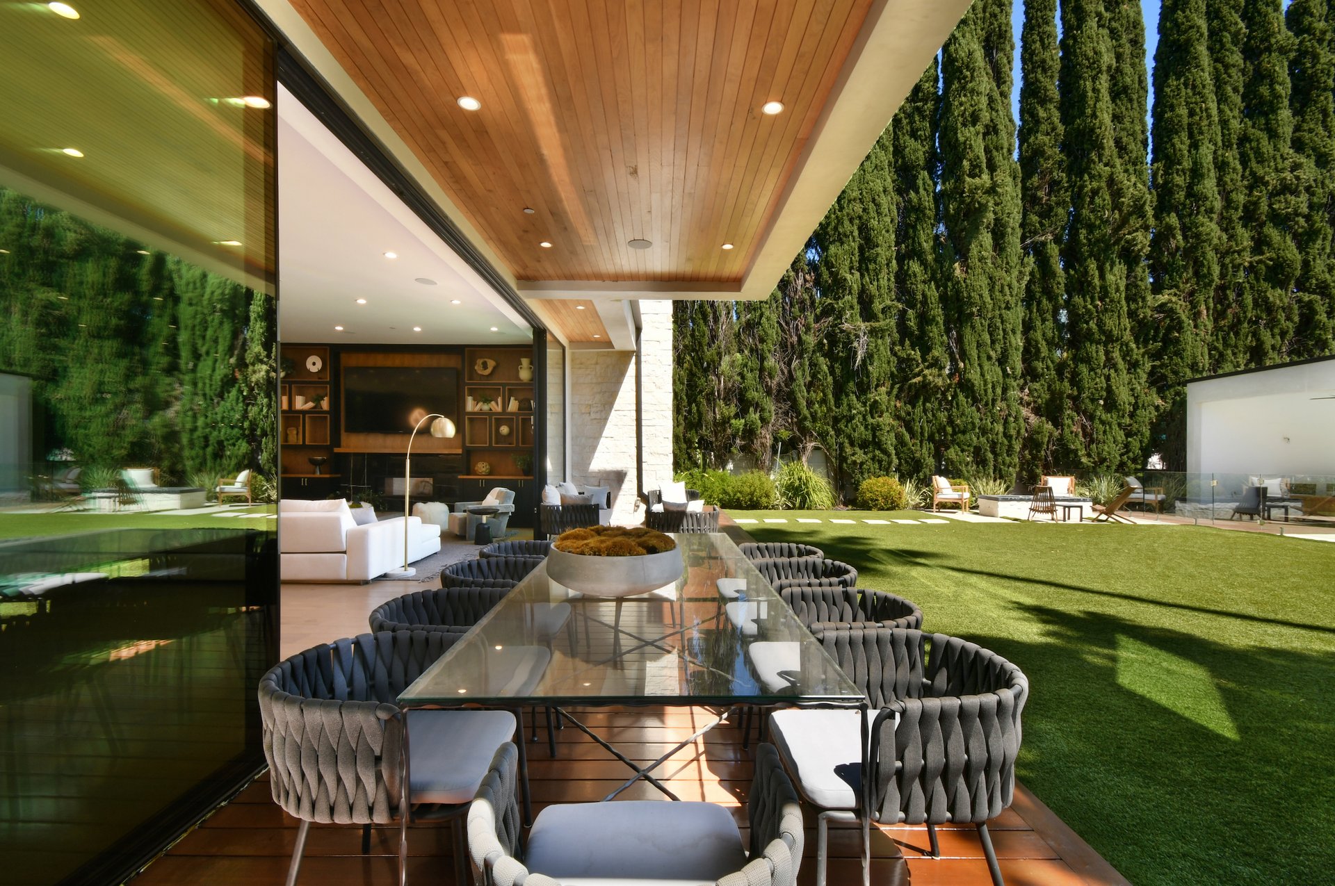 4544 Woodley Ave