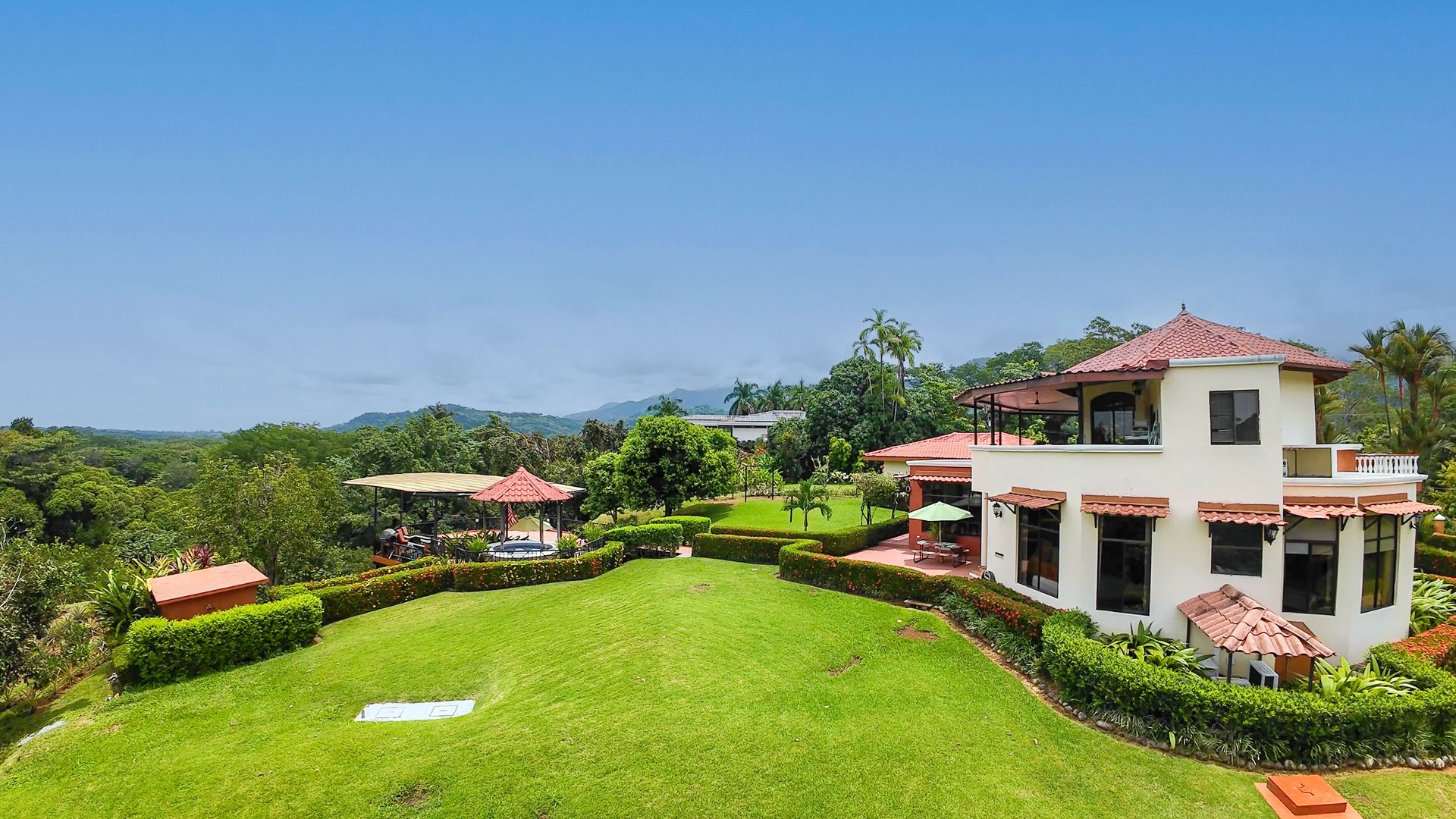 Tropical Estate in Gated Community near Quepos