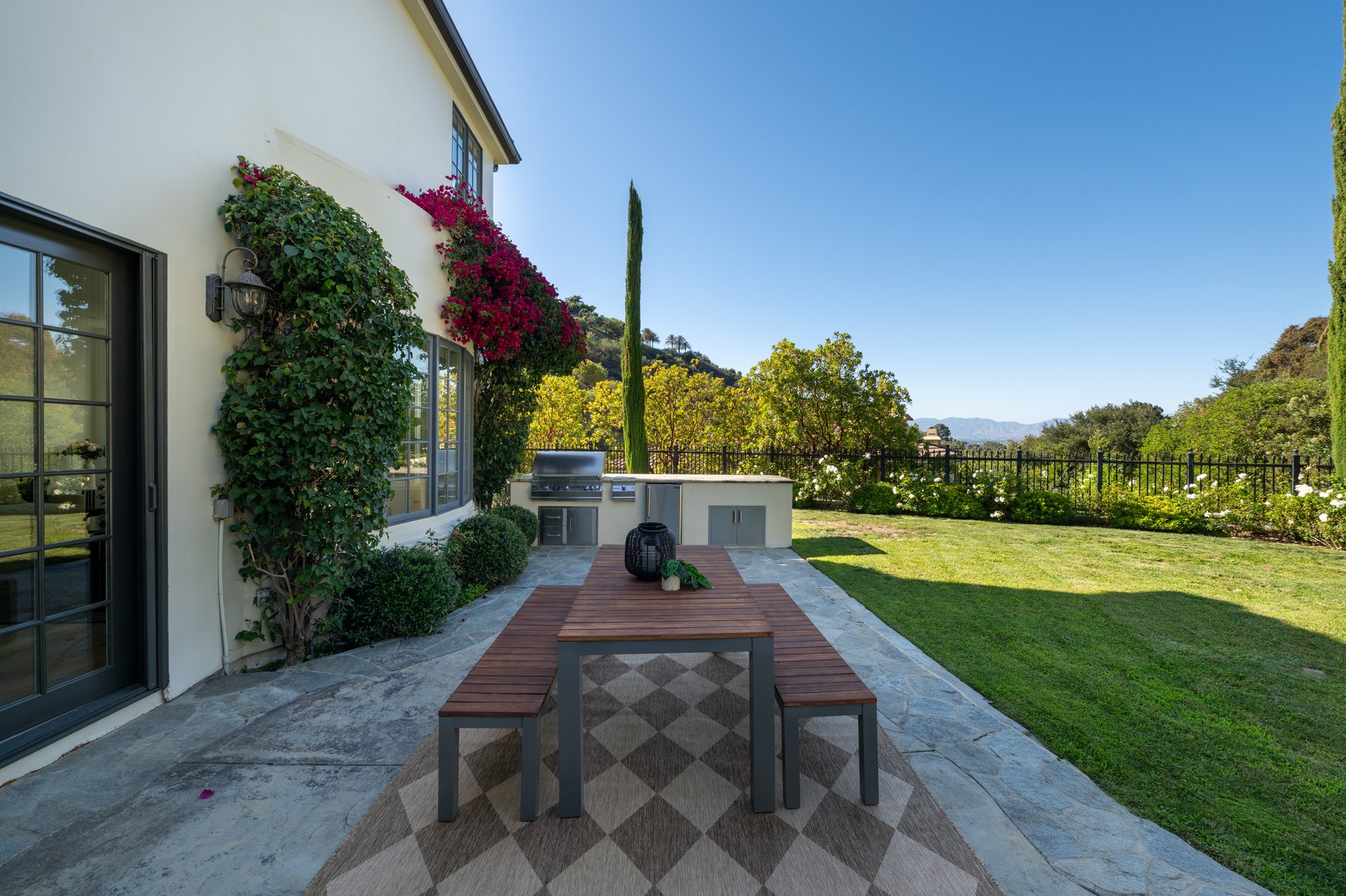 3686 Benedict Canyon Ln, Sherman Oaks 