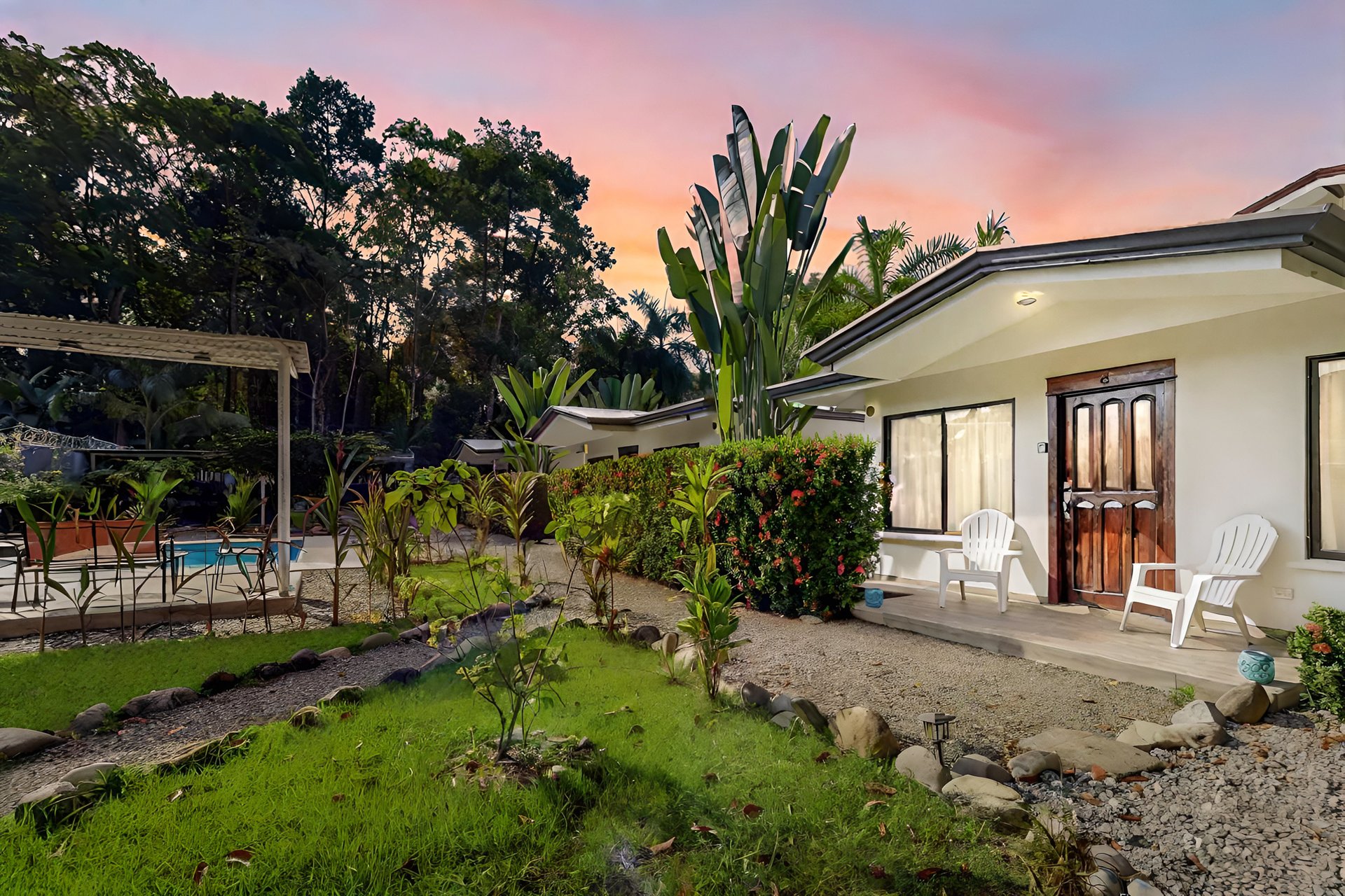 Tropical 3-Cabin Home with Pool and Gardens in the Heart of Uvita