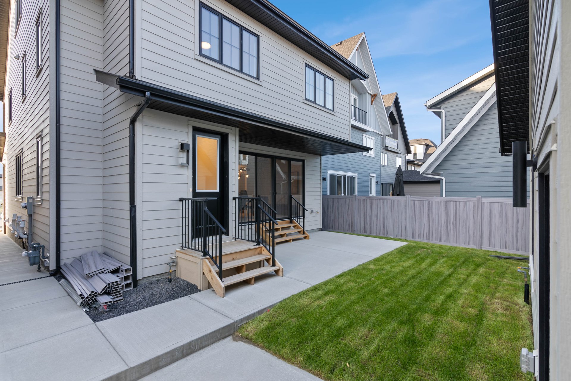 227 Calais Drive SW