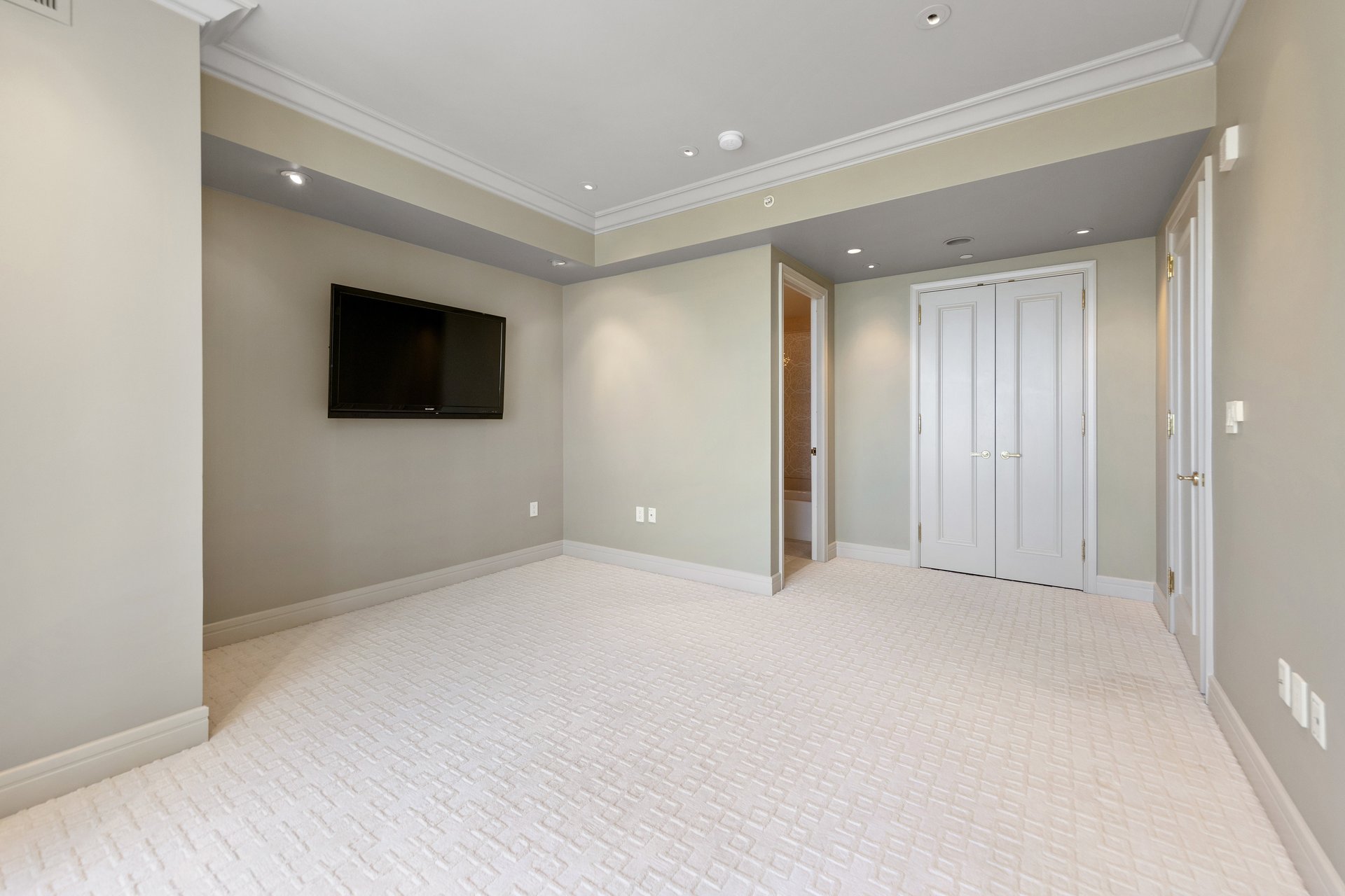 Glass-Walls and Panoramic Views