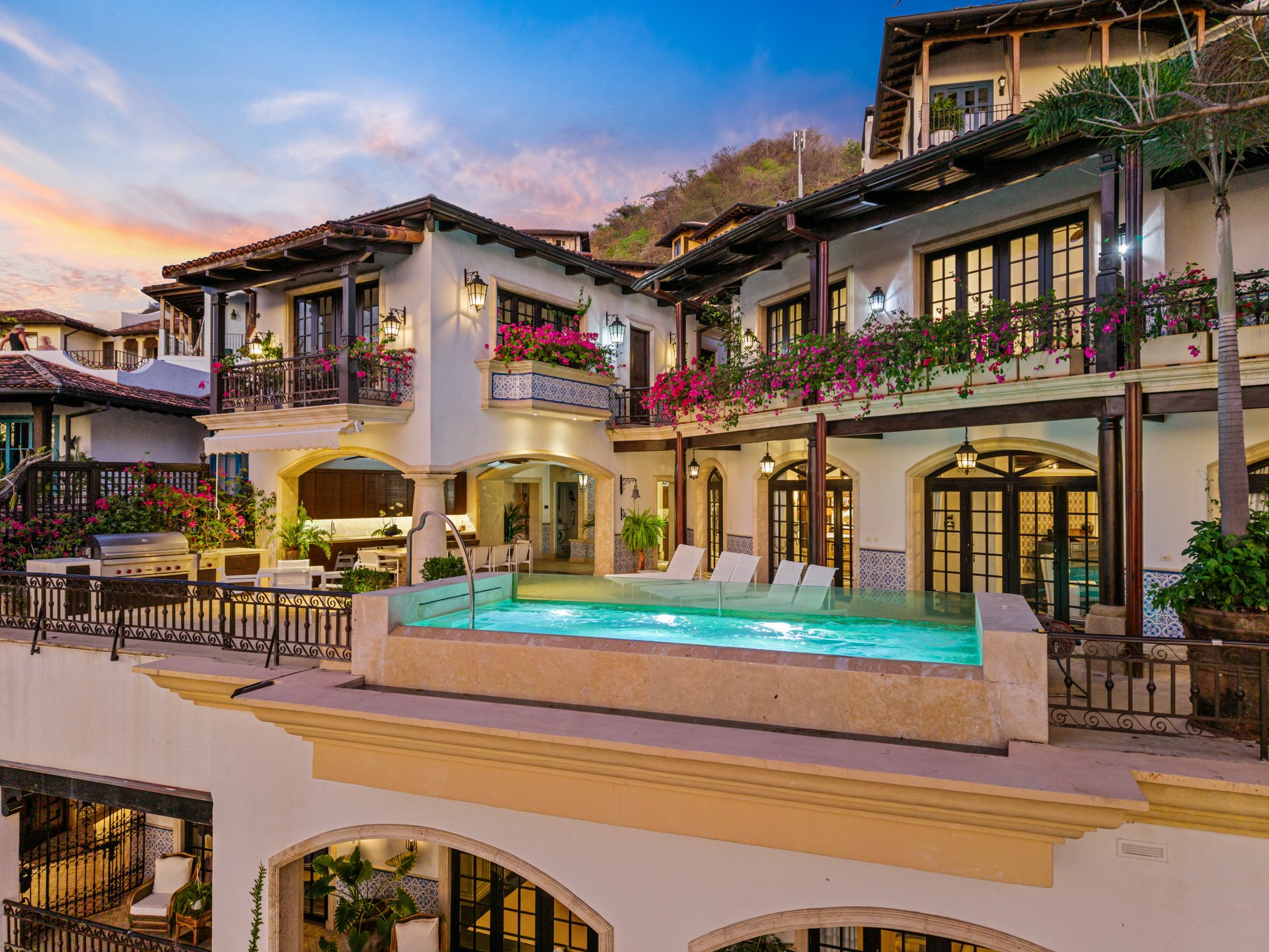 27 Cartagena | Unique Luxury Beachfront Home