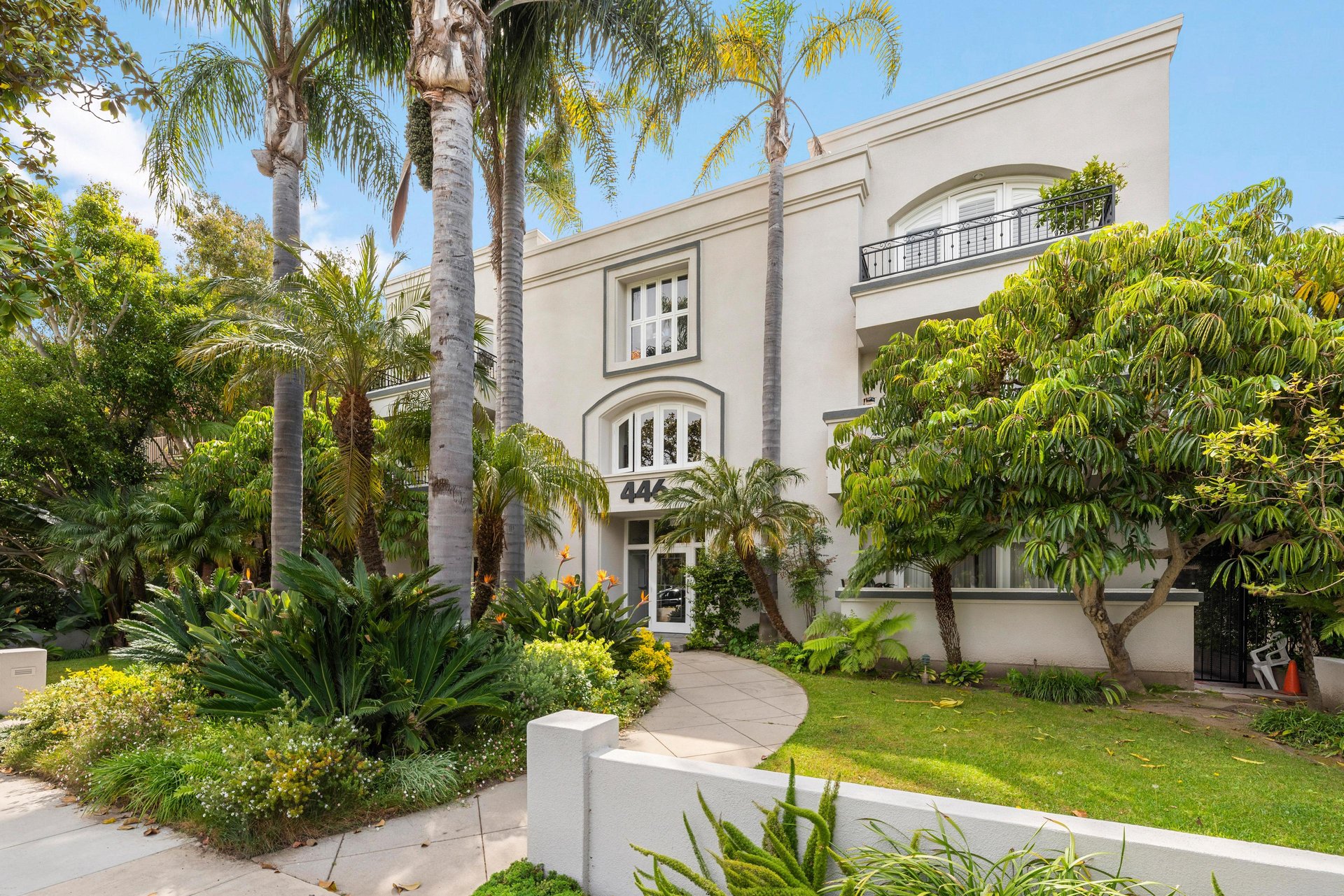446 San Vicente Blvd Unit: 305