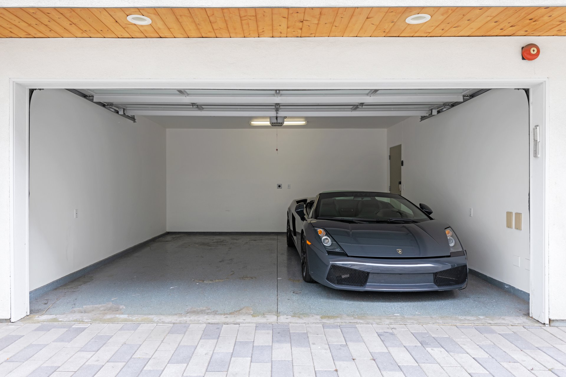Hepburn Ave, 90038