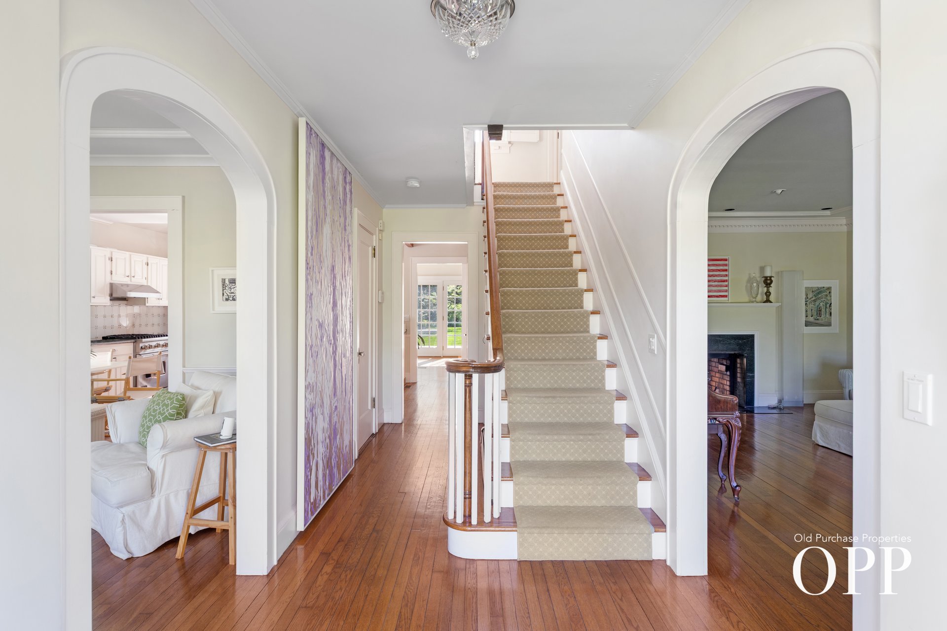 A Classic Residence in the Estate Section