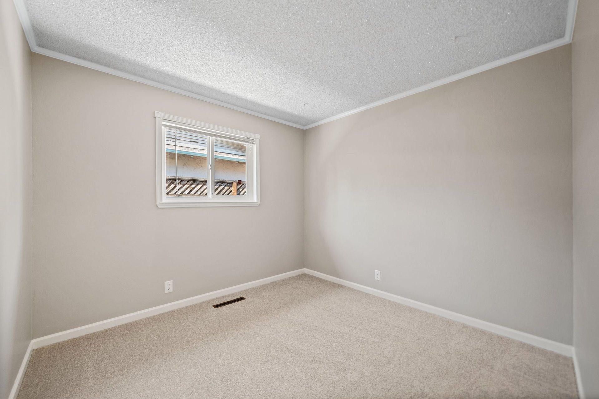 96 Lavonne Dr
