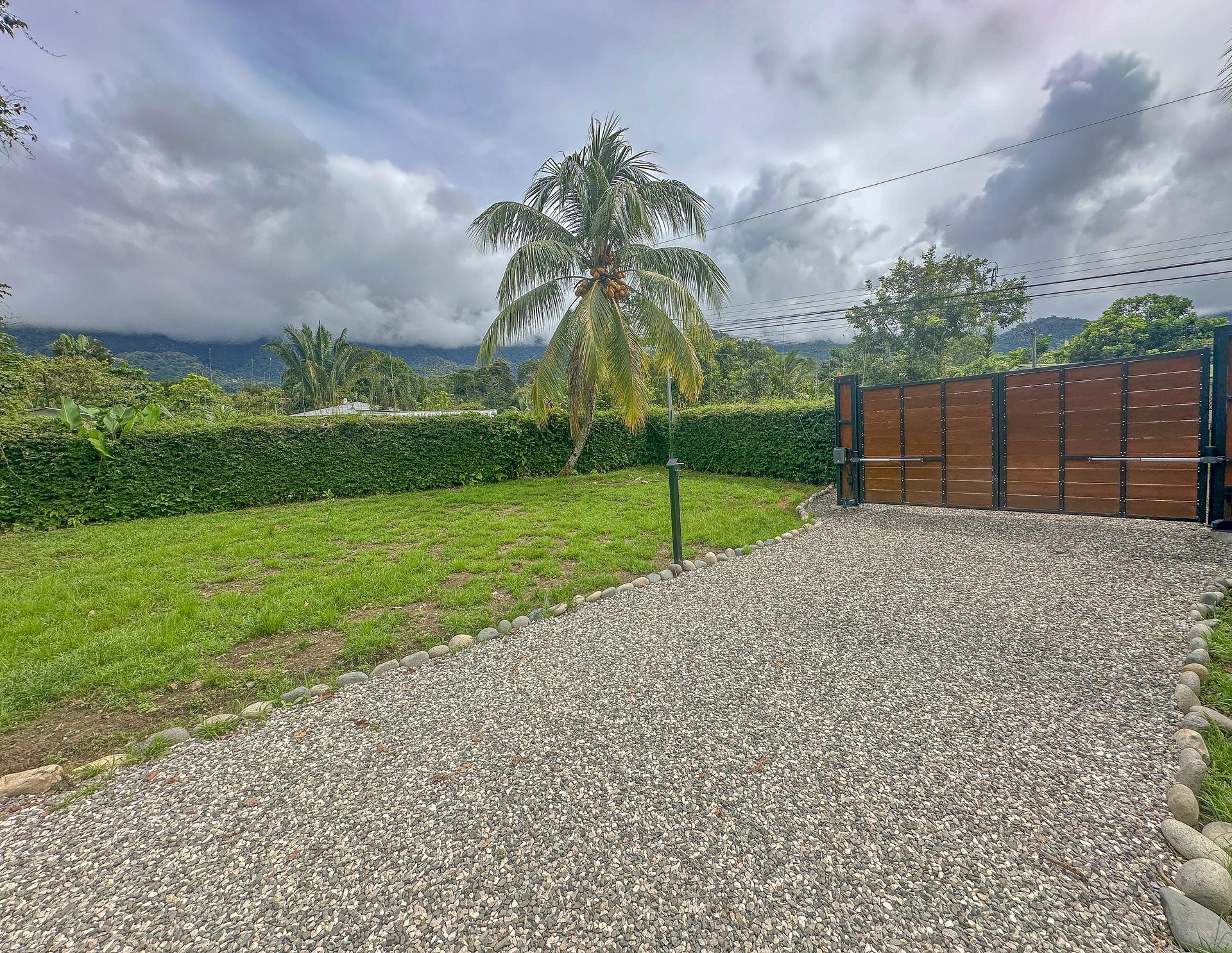 Charming 2-Bedroom Home in the Heart of Ojochal – Privacy, Convenience, and Opportunity Await!