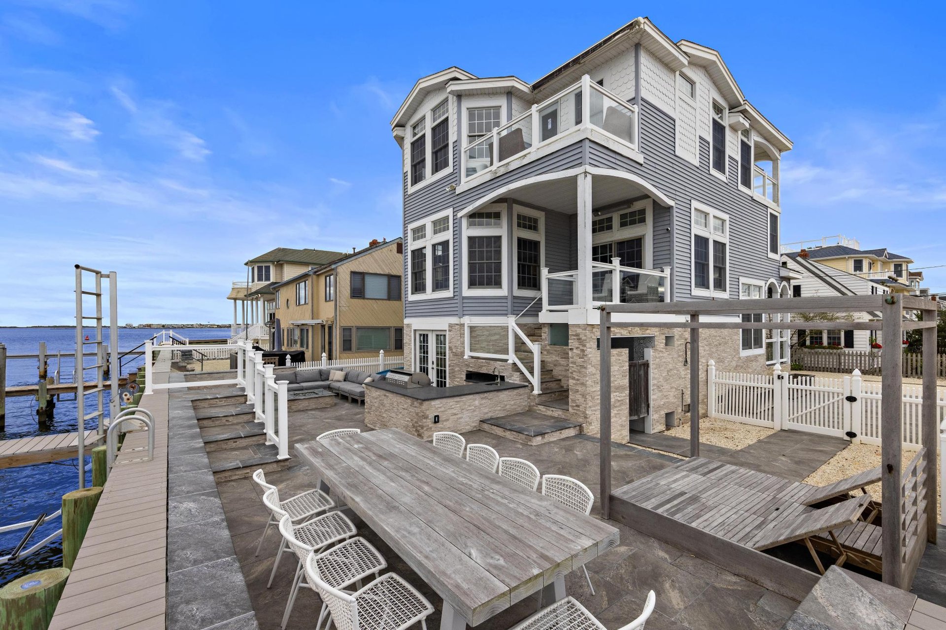83 W California Avenue