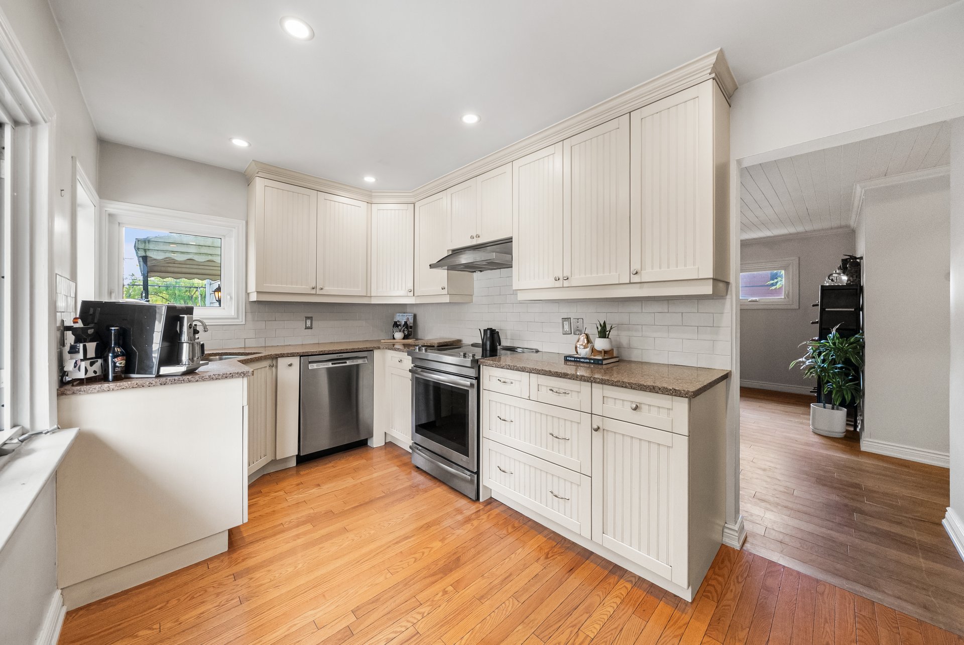 1141 Lakeshore Rd W