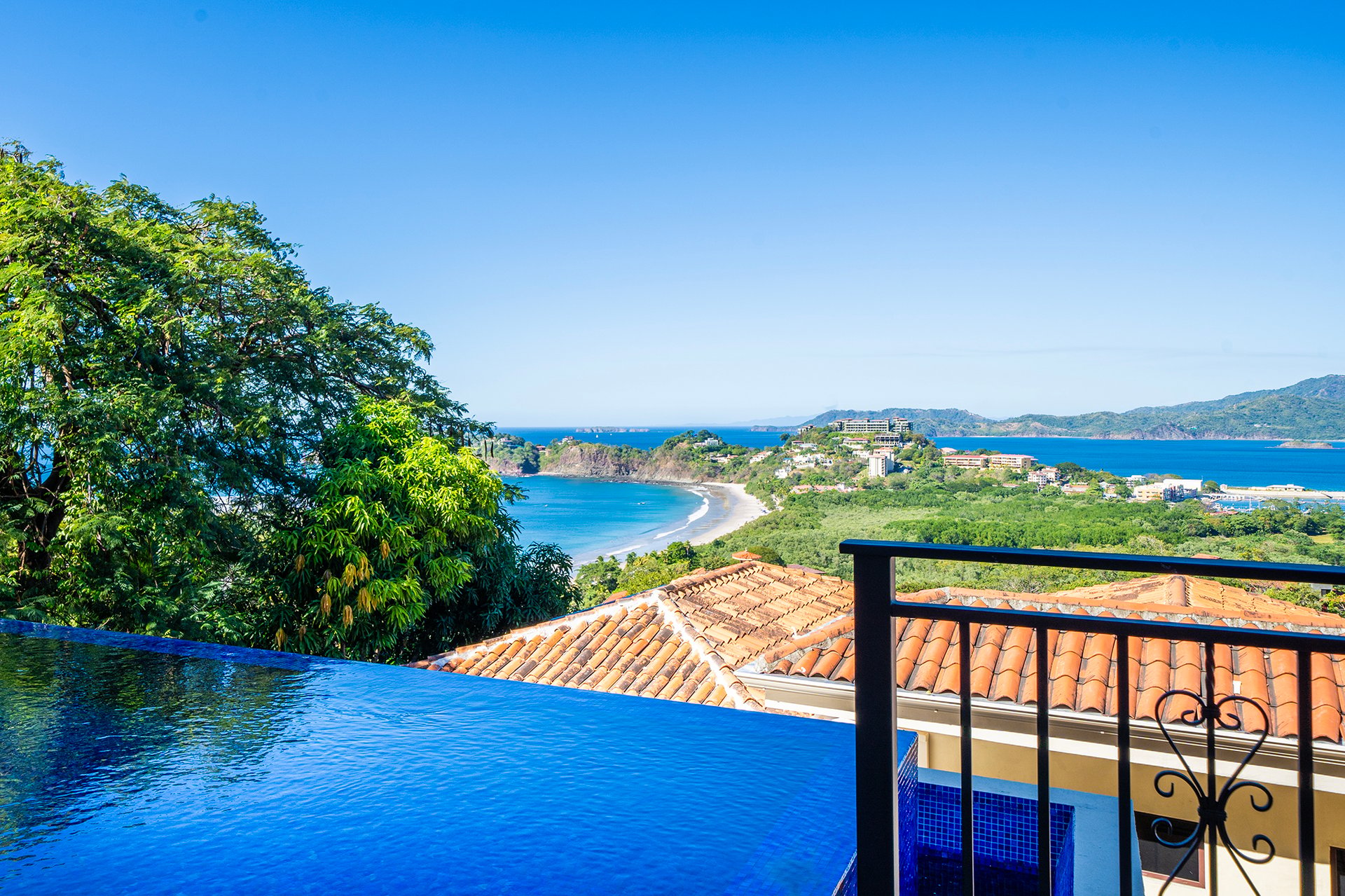Casa Todo Bien and Guest House: Luxury 4BR Main Home + Guest House with Ocean Views