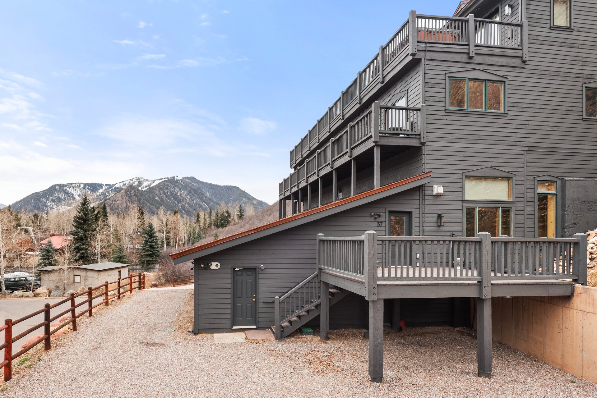 Bright & Spacious Aspen Home
