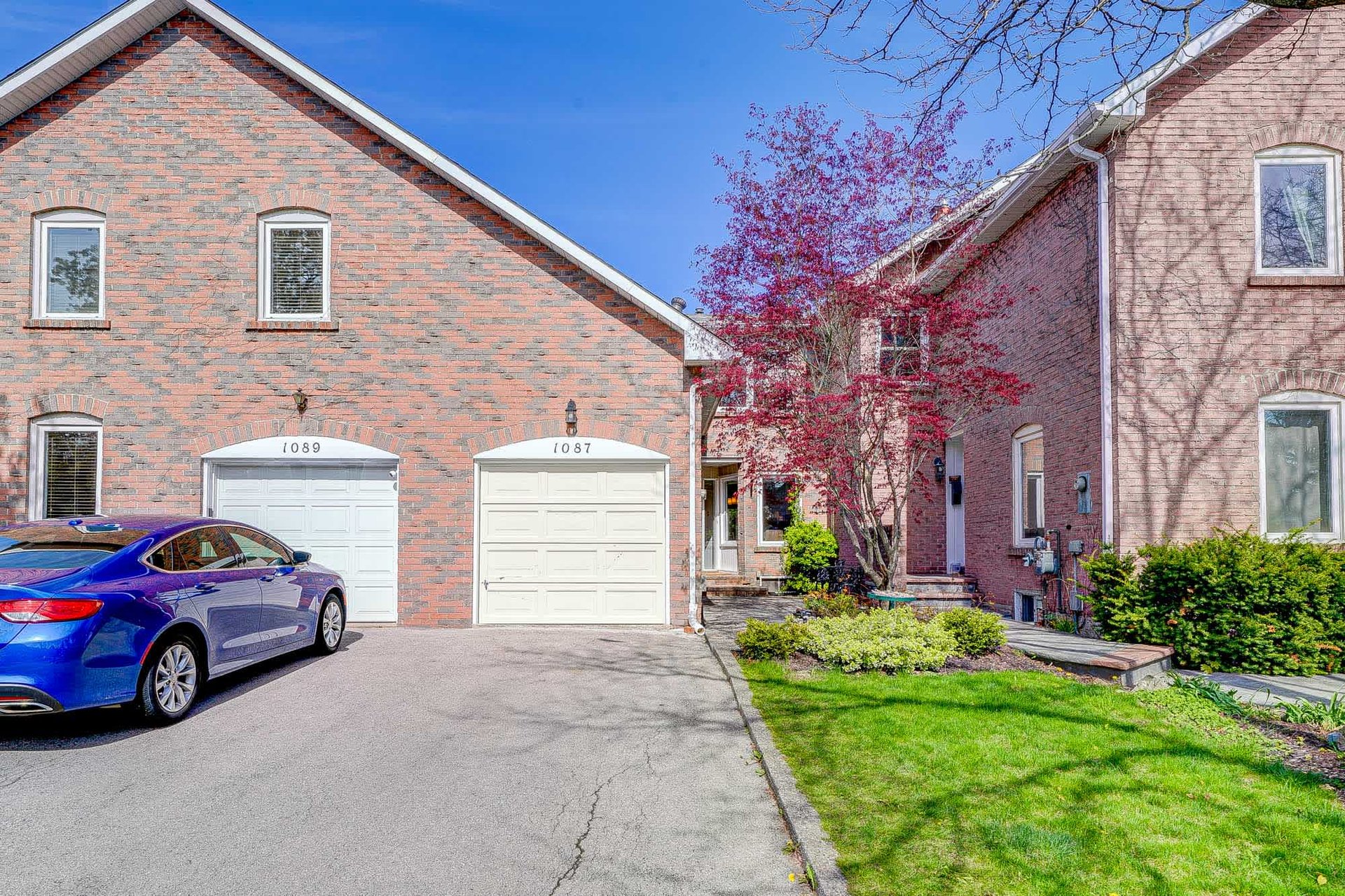 1087 Runnymead Cres