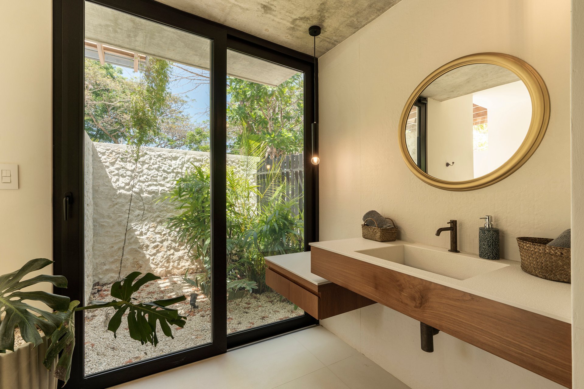 Villa Solana: Modern Luxury Steps from Playa Mansita in Hacienda Pinilla