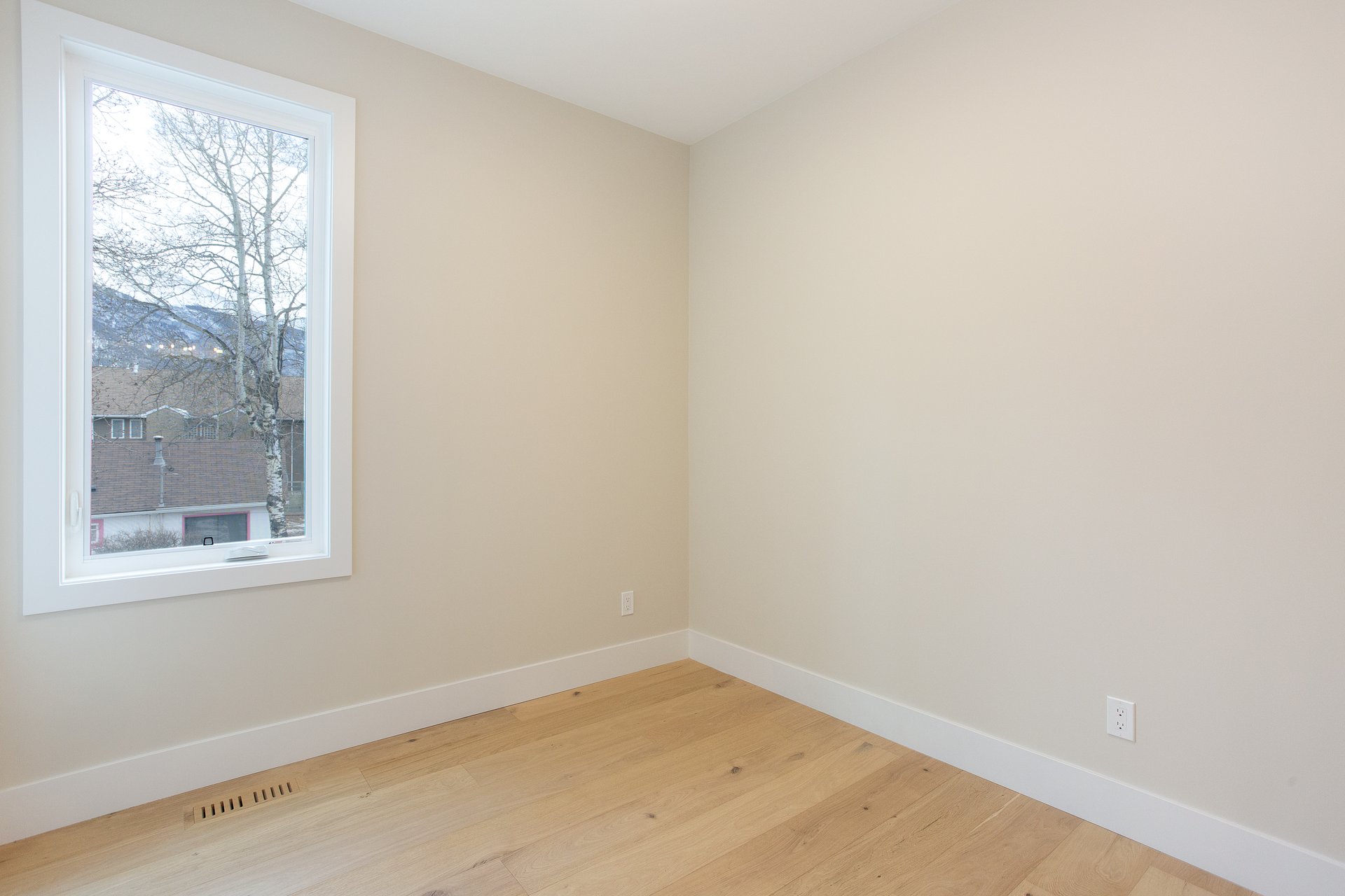 1(NE) 617 4th Street