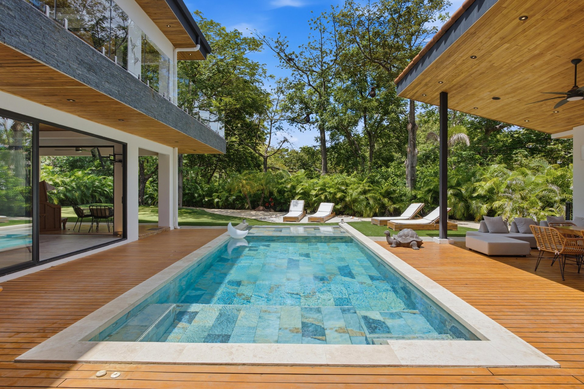 Casa La Ola Perfecta | Luxury 5-Bedroom Home with Pool Near the Beach in Hacienda Pinilla