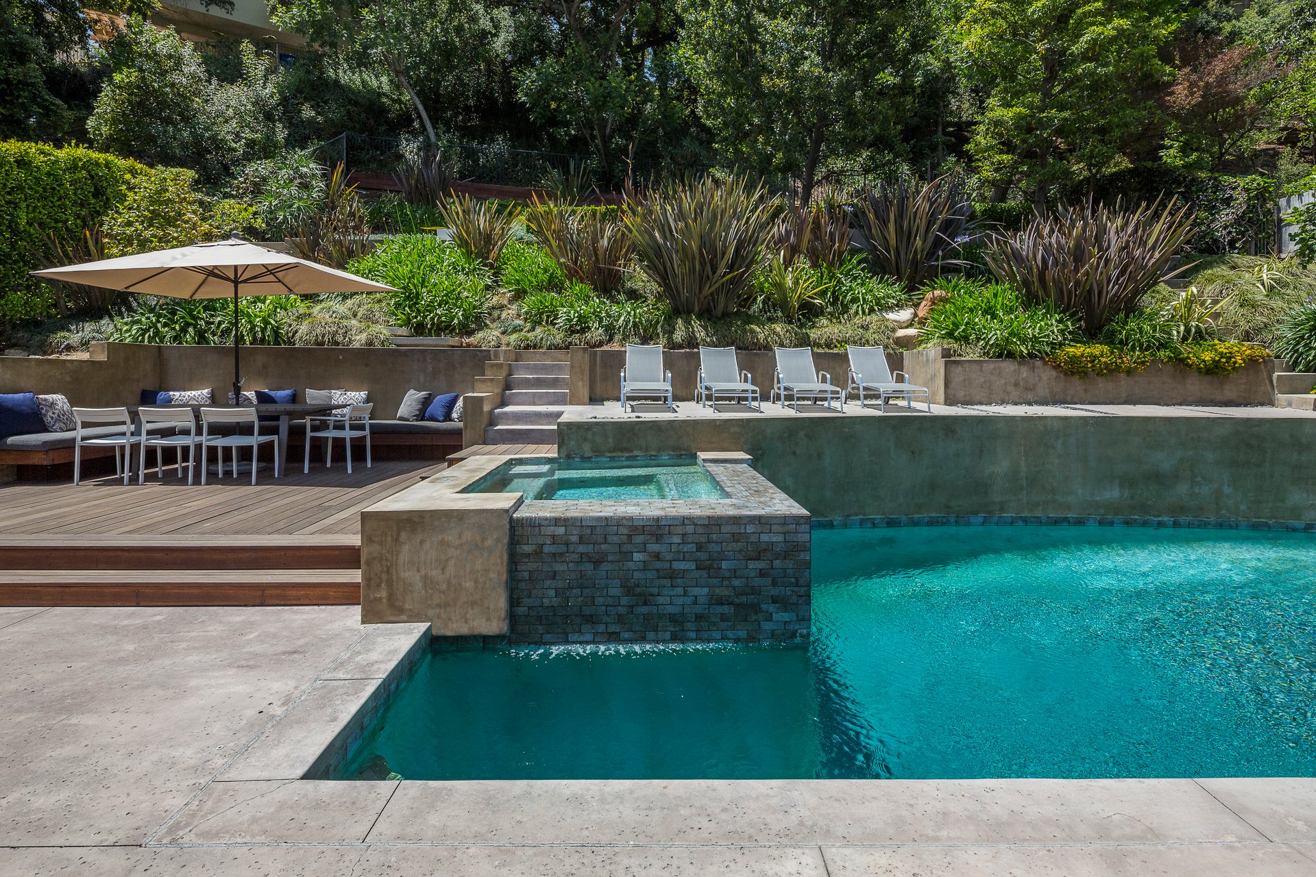 1563 N Doheny Dr