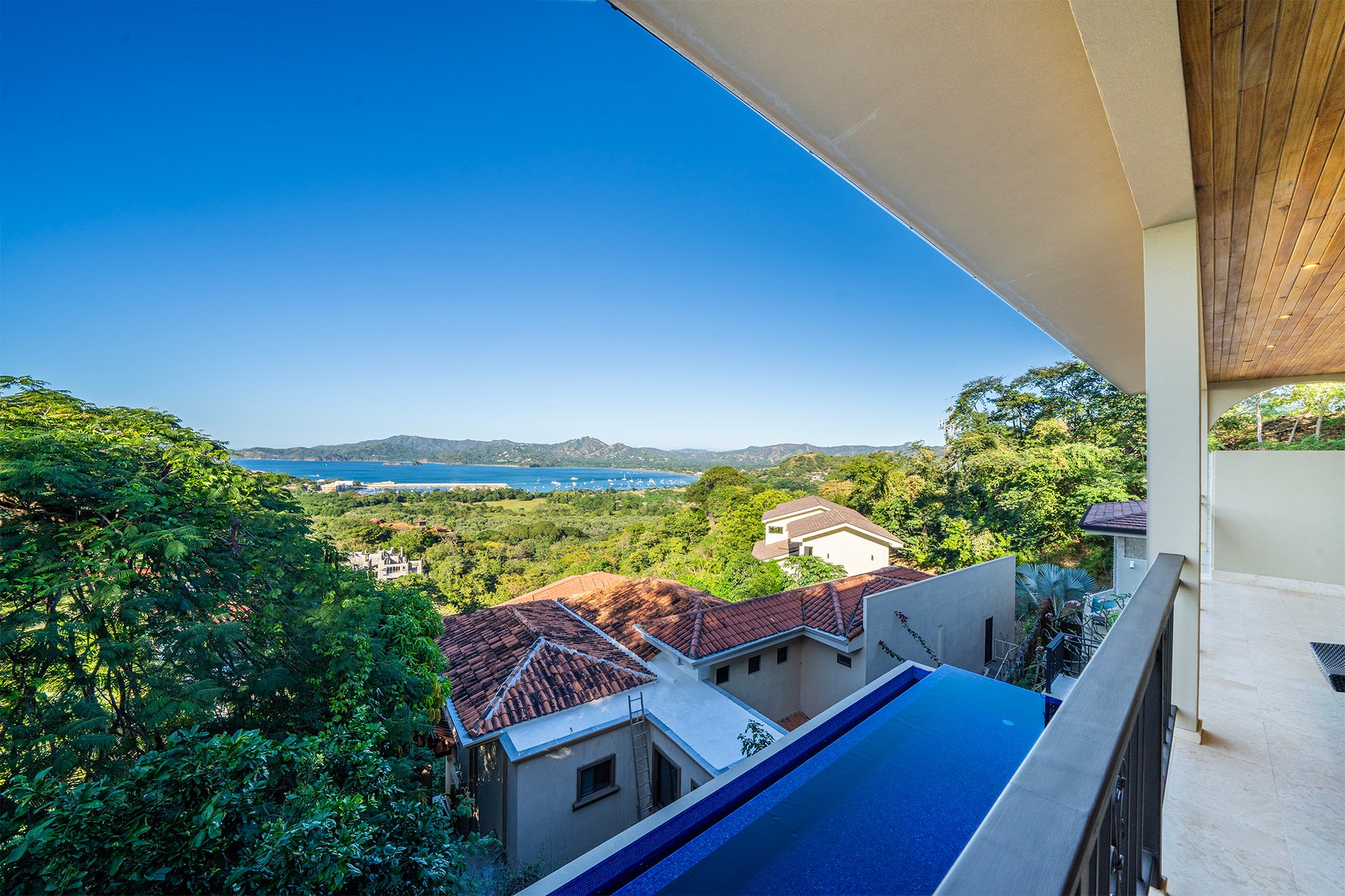 Casa Todo Bien and Guest House: Luxury 4BR Main Home + Guest House with Ocean Views