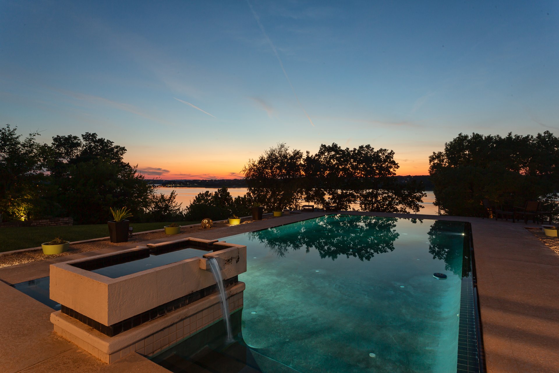 Iconic Lakeway Waterfront