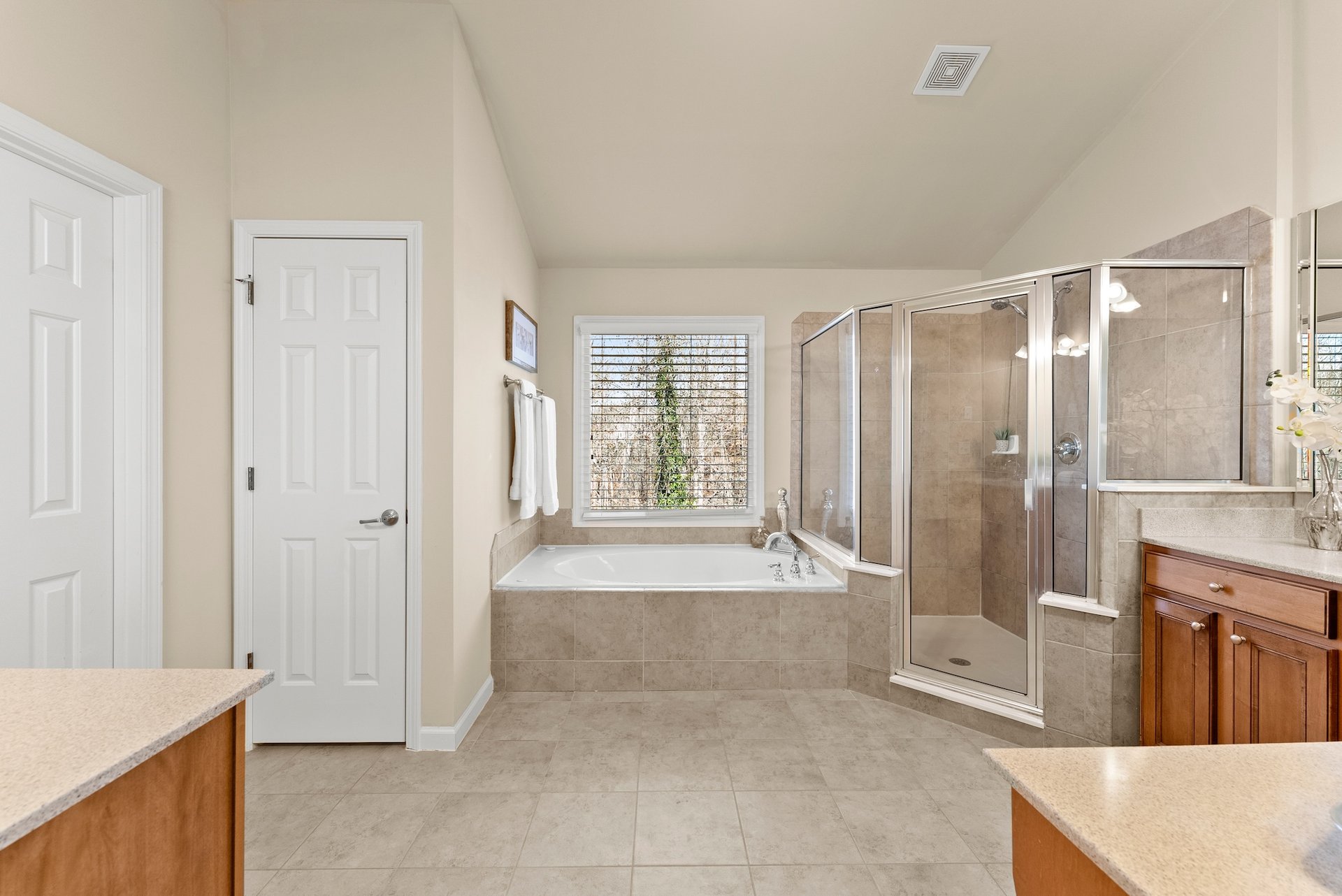 7534 Mossy Log Ct, Flowery Branch, GA 30542
