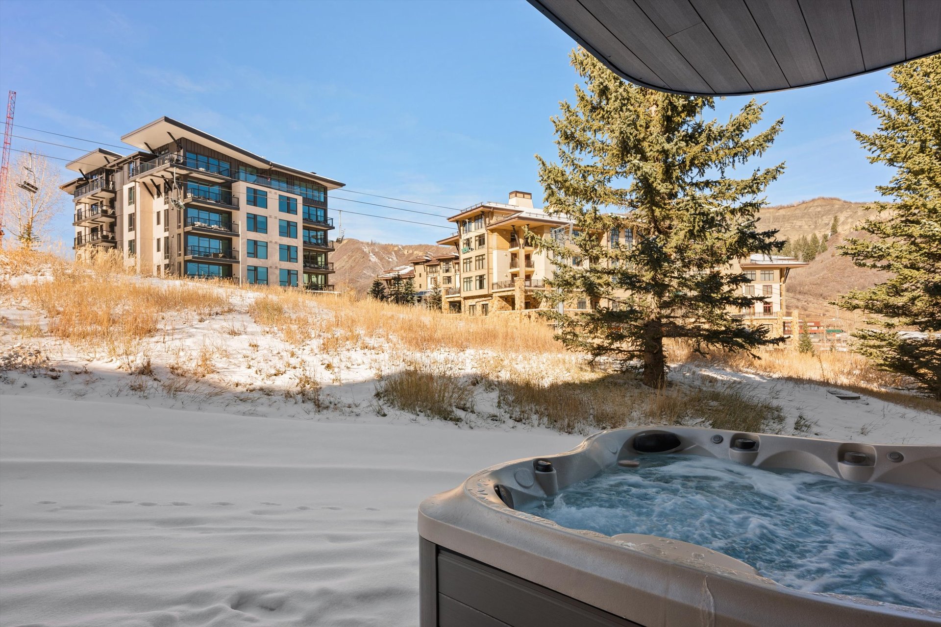 Ski-In/Ski-Out Luxury: Deerbrook Townhome