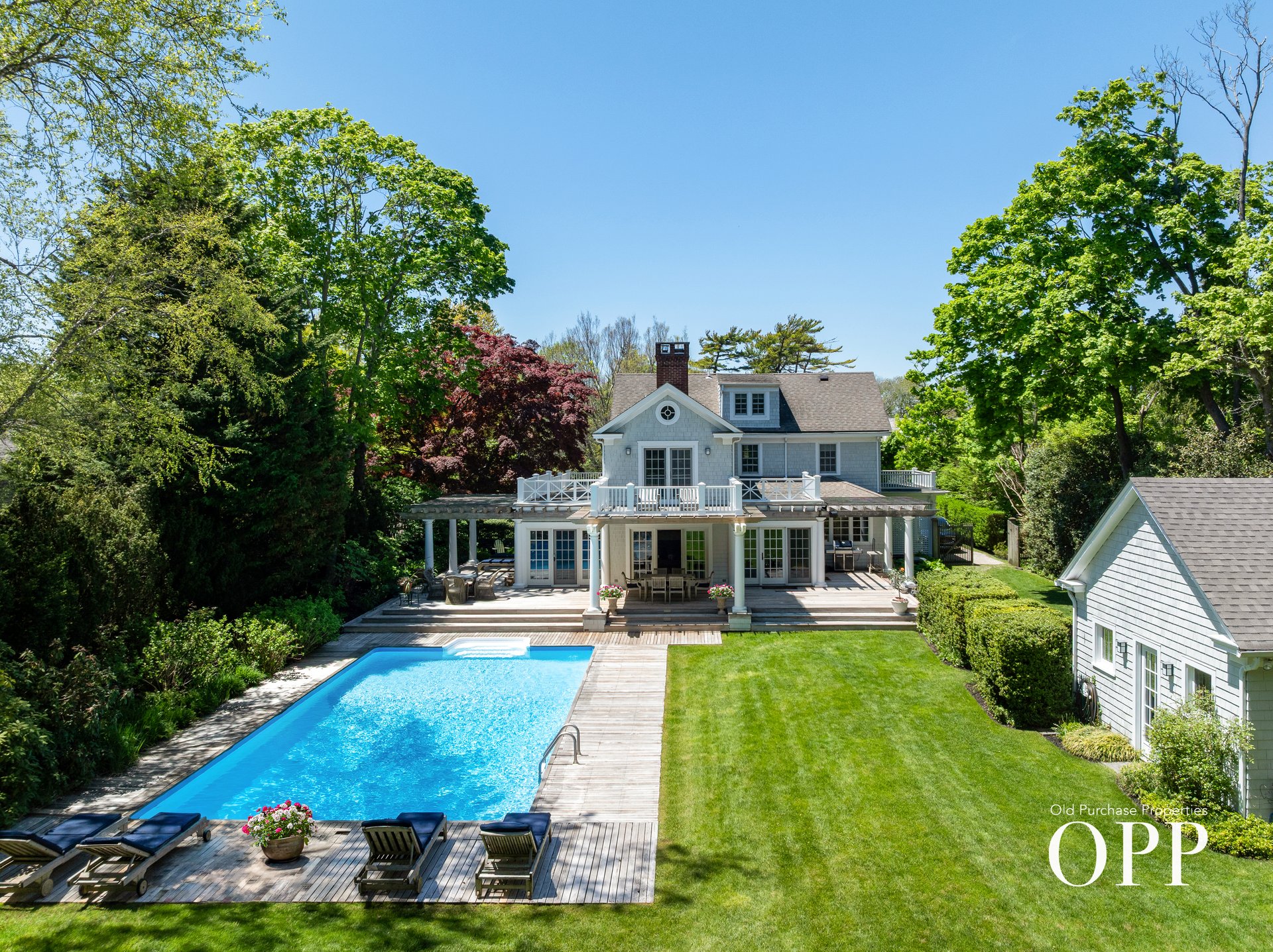 A Classic Residence in the Estate Section