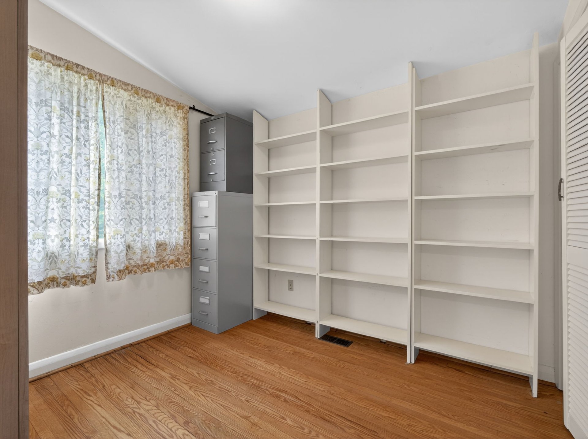SOLD: Quiet Cul-De-Sac Residence