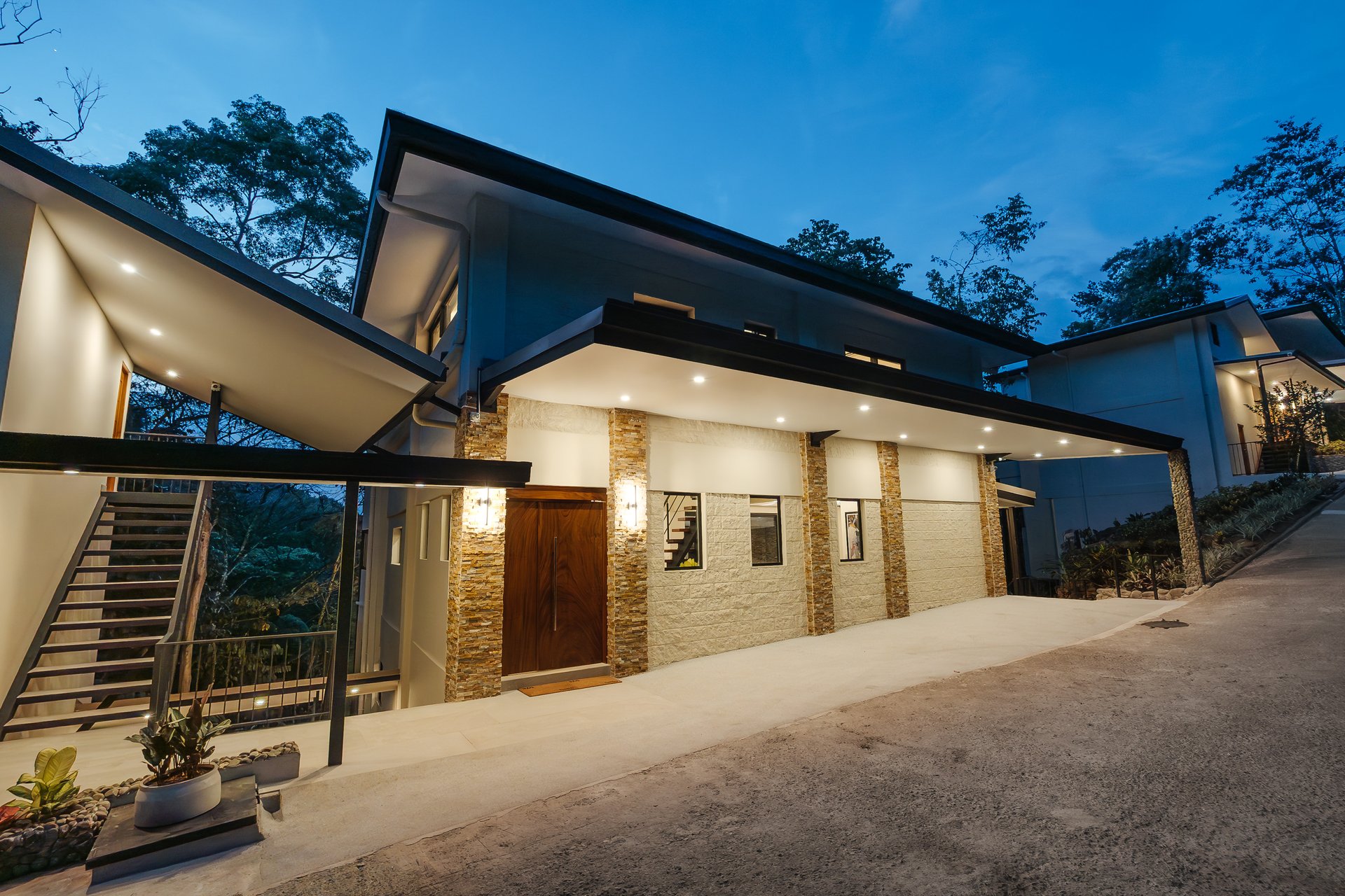 Grand luxury 9 bedroom, 9.5 bath Rainforest & Mountain View Estate near Marina Pez Vela