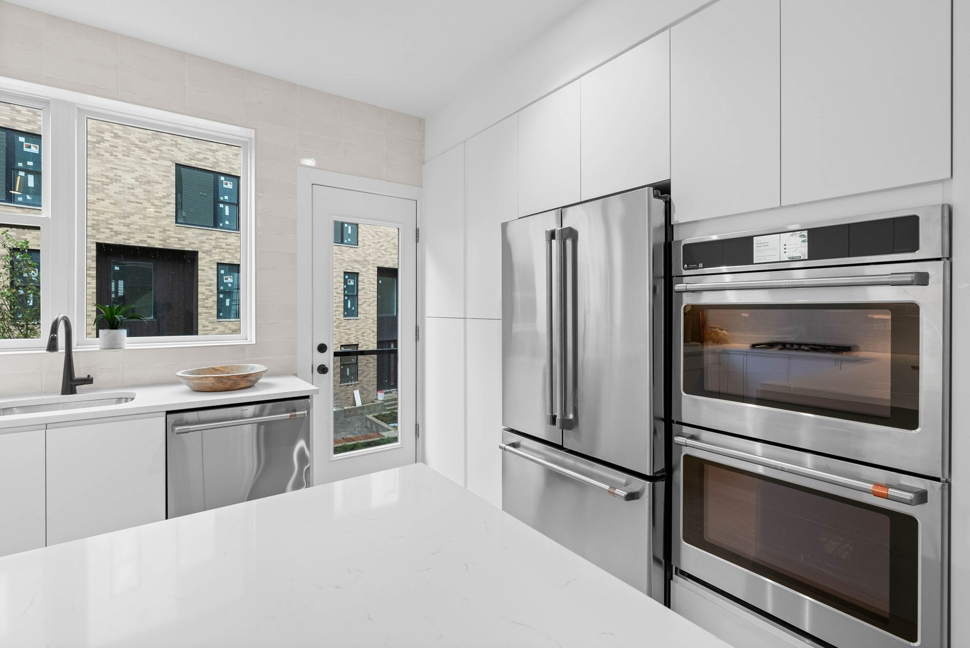 654 Fairmount Ave, Philadelphia, PA 19123