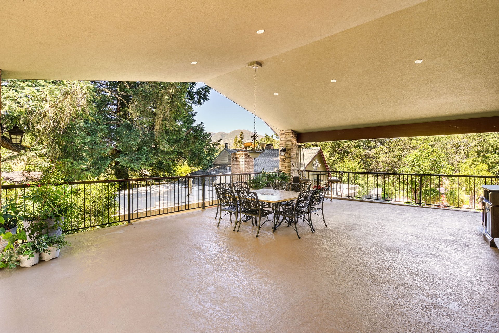 3037 Foothill Blvd