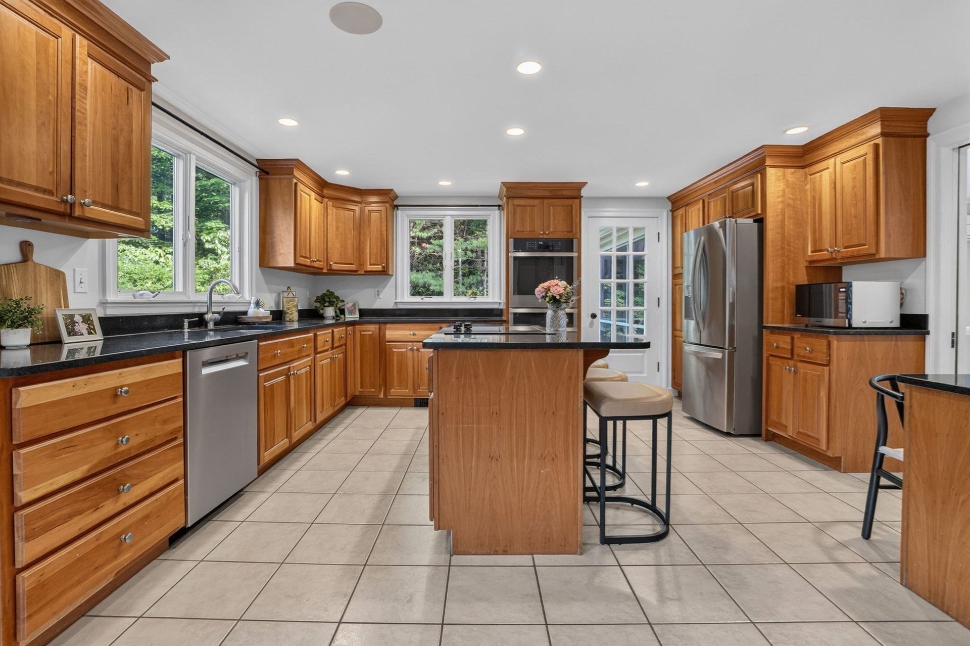 96 Draper Rd, Wayland