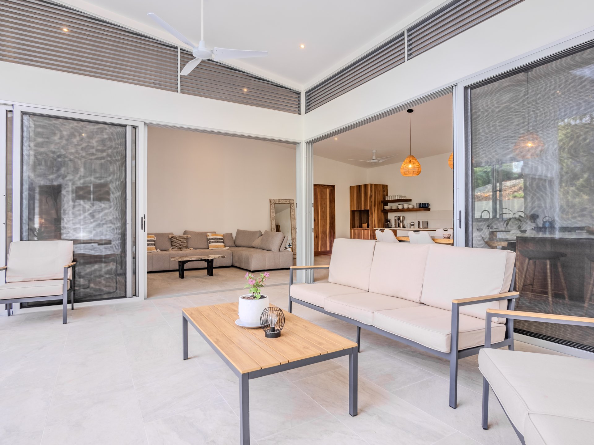 An Exclusive, Sunny Ridge-Top 4-Bed Designer House With Unforgettable Mountain & Jungle Views