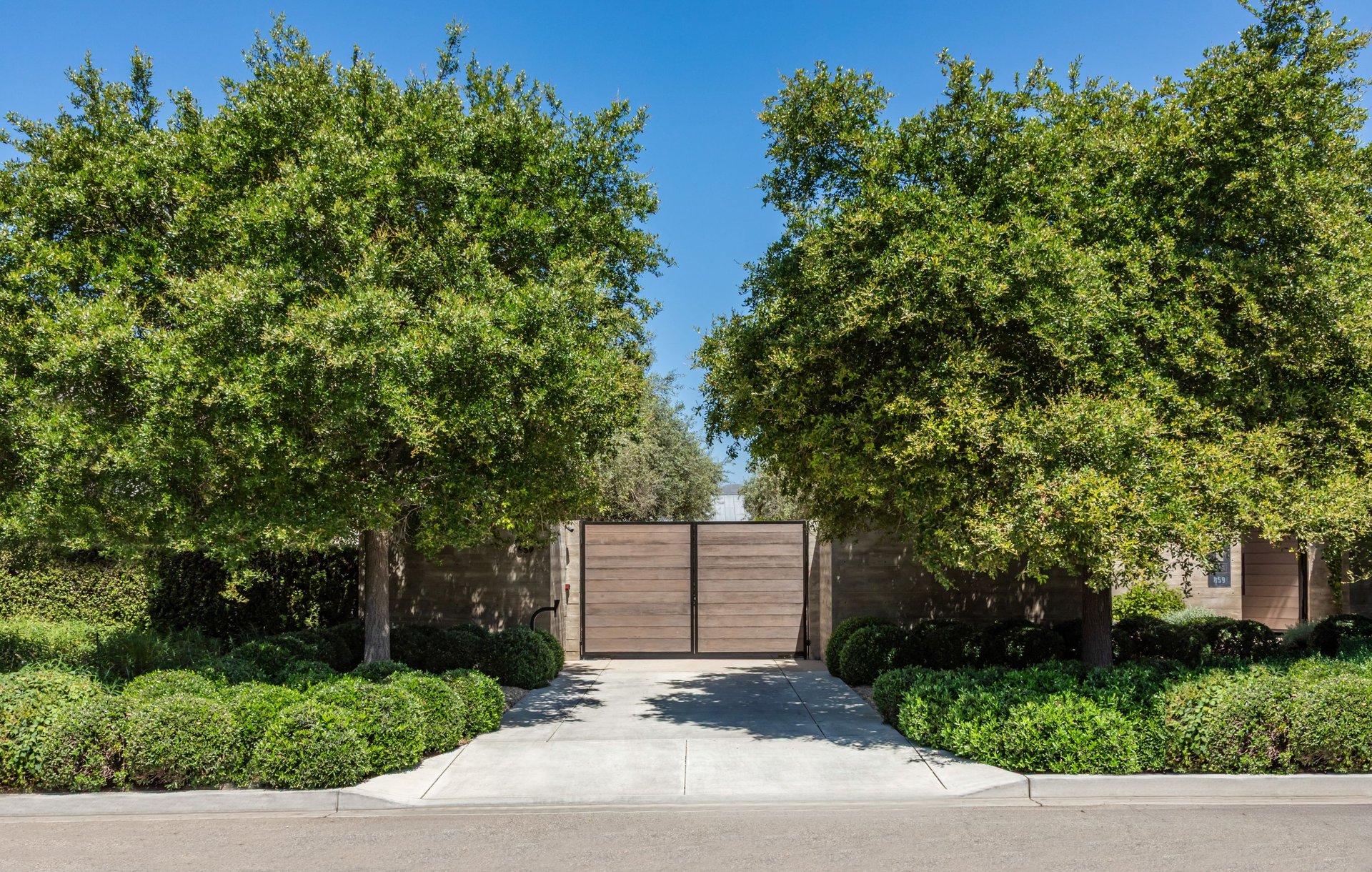 859 Woodacres Rd