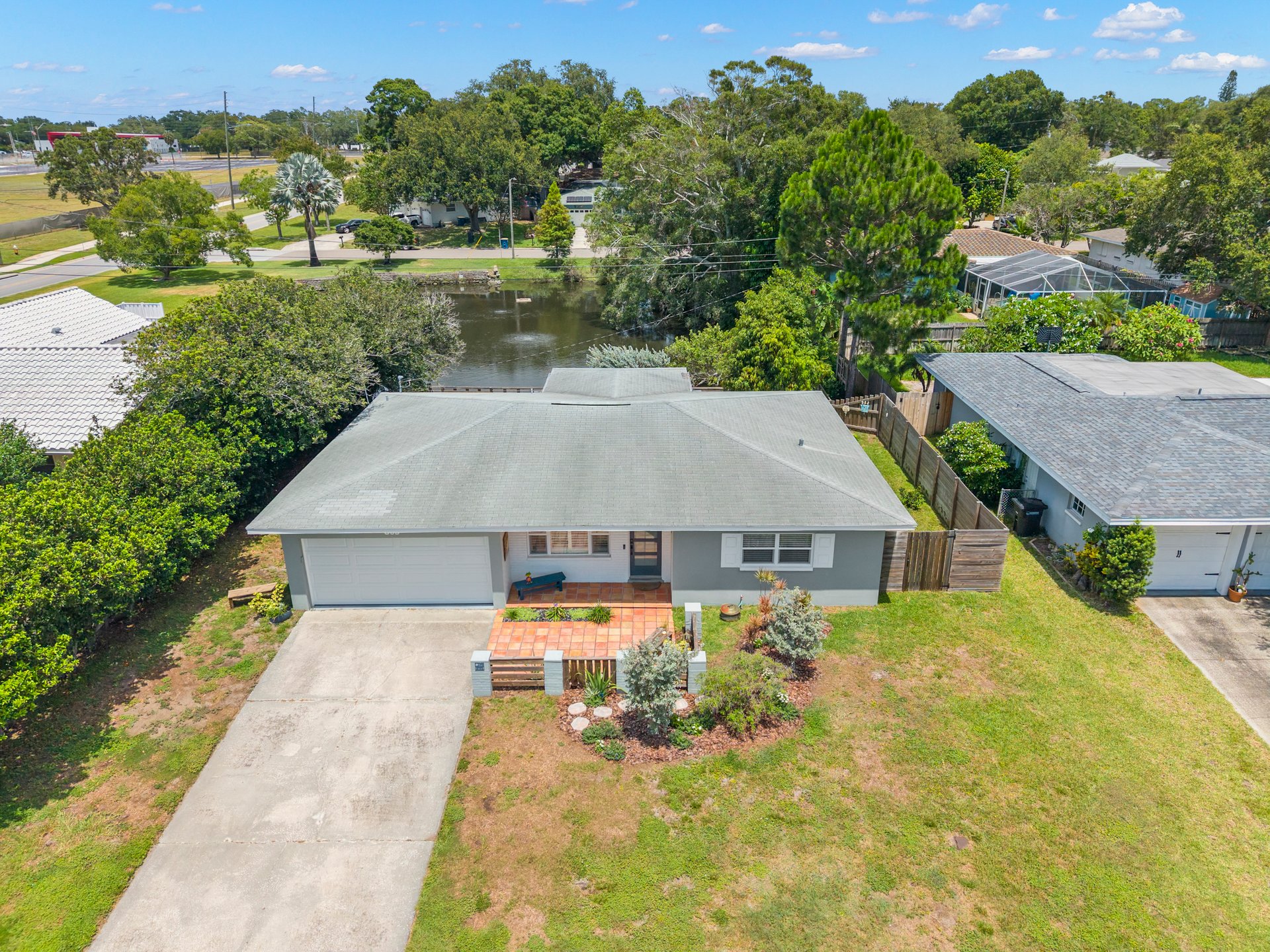 805 Wellington Dr 