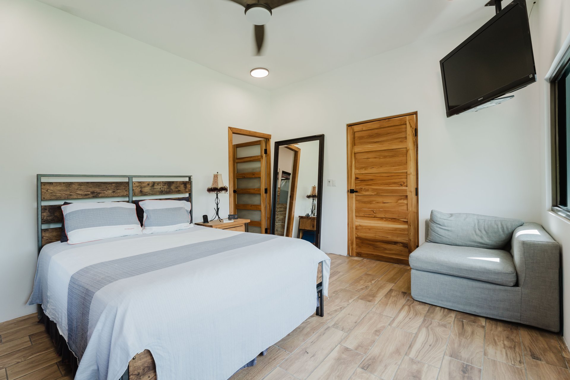 Casa Iguana - Fully Renovated Home Minutes from Marina Pez Vela 