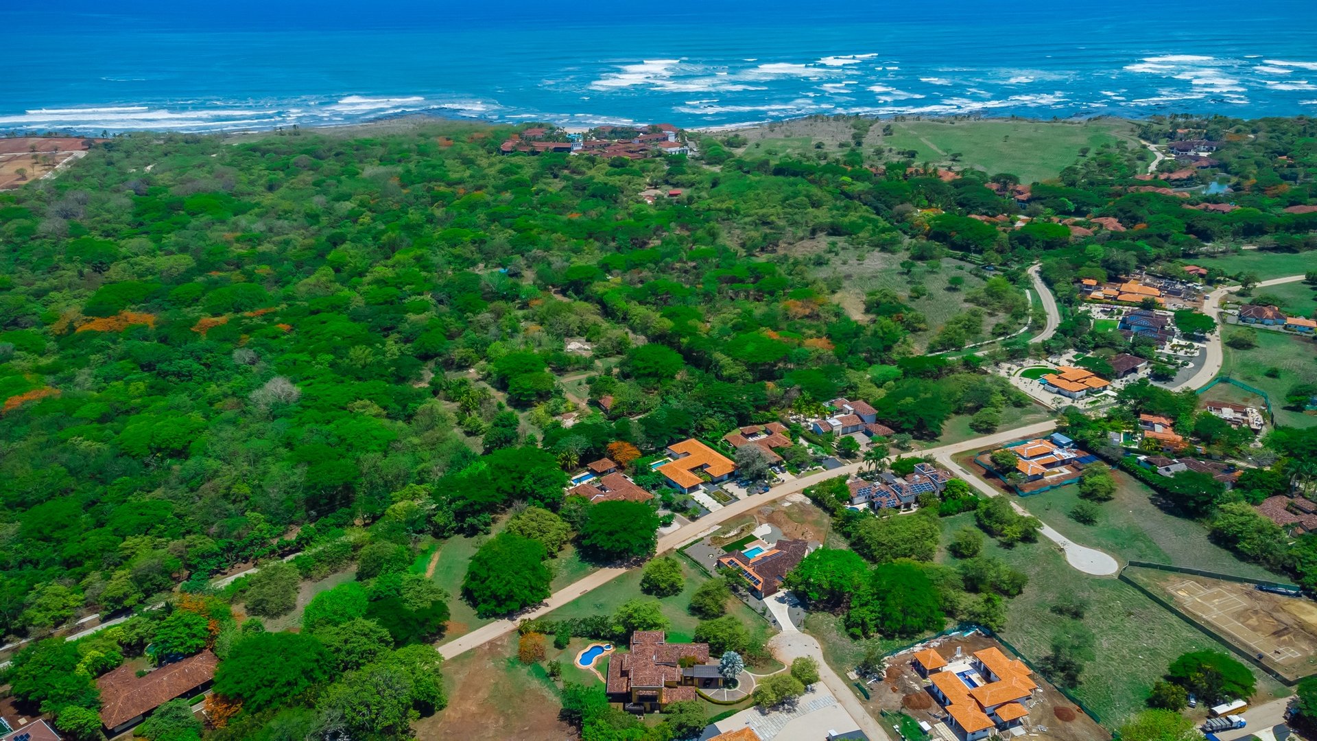 Casa Miraflores, Reserva De Golf #94 | Welcome to Casa Miraflores, an exquisite colonial-style estate home located in Hacienda Pinilla!