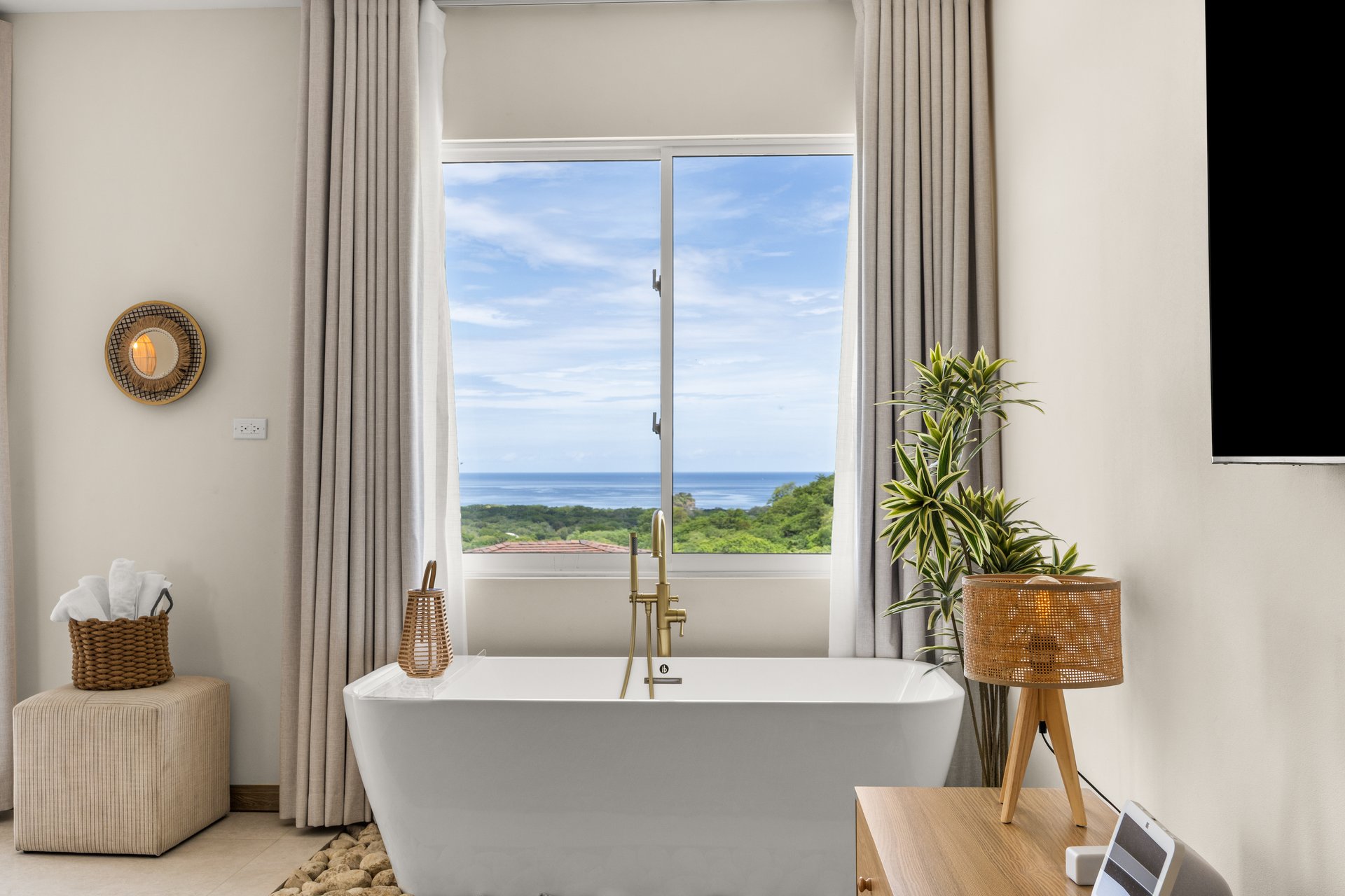 Dos Ríos 29 | Brand-New Ocean & Mountain View Home