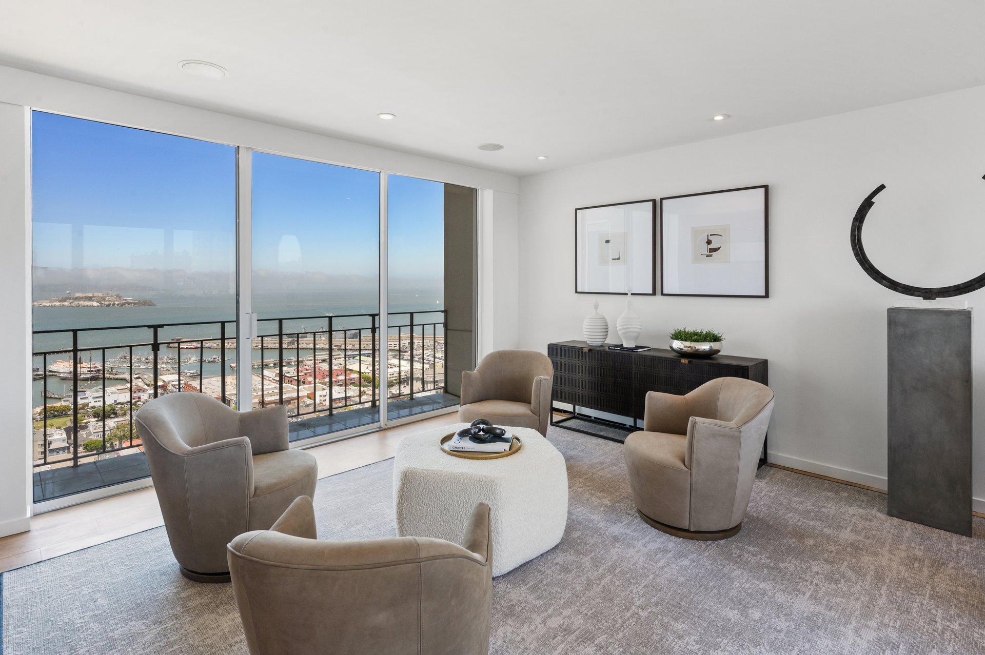3-Bdrm View Apartment at 1080 Chestnut