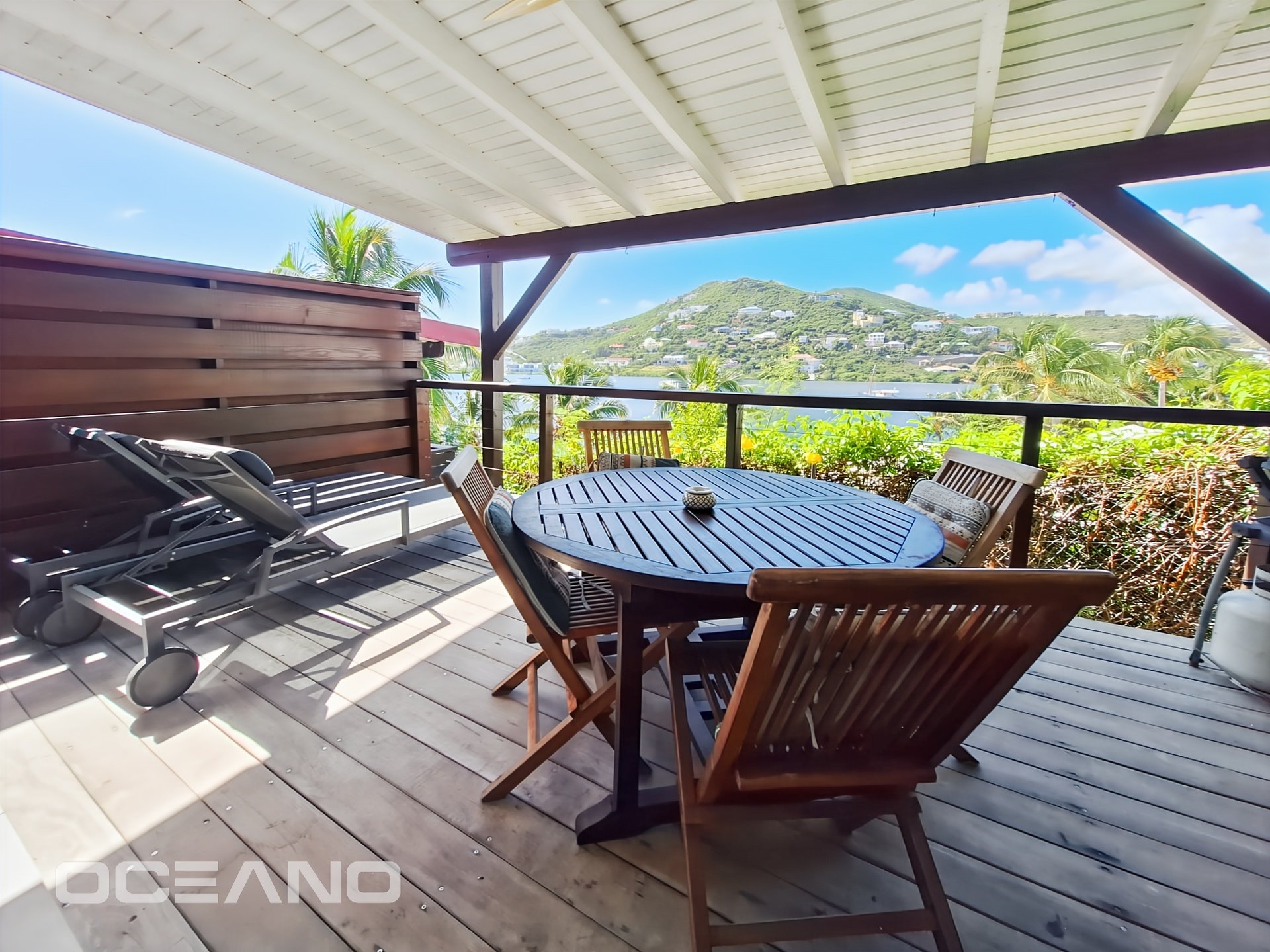 Sea View Mezzanine Studio – Oyster Pond