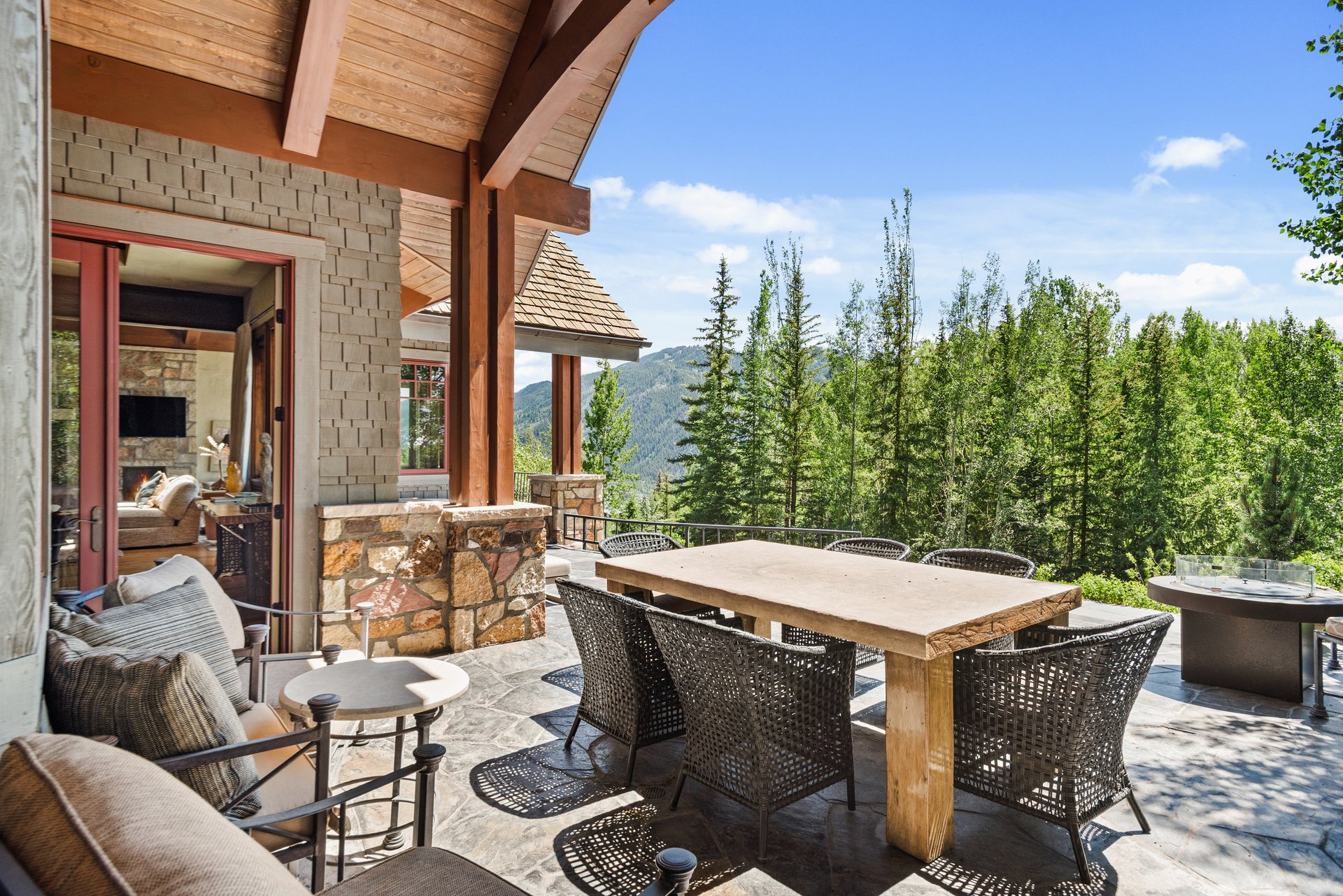 863 Hunter Creek