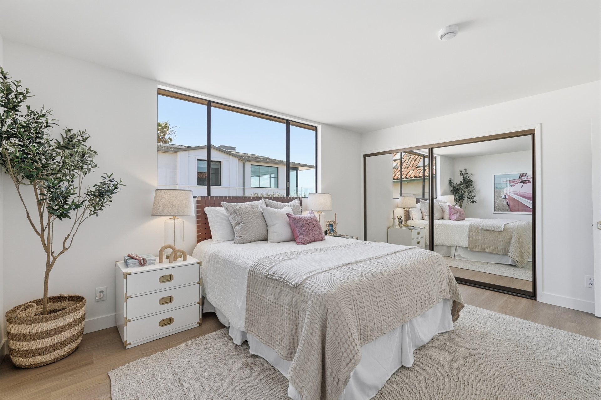 2516 The Strand